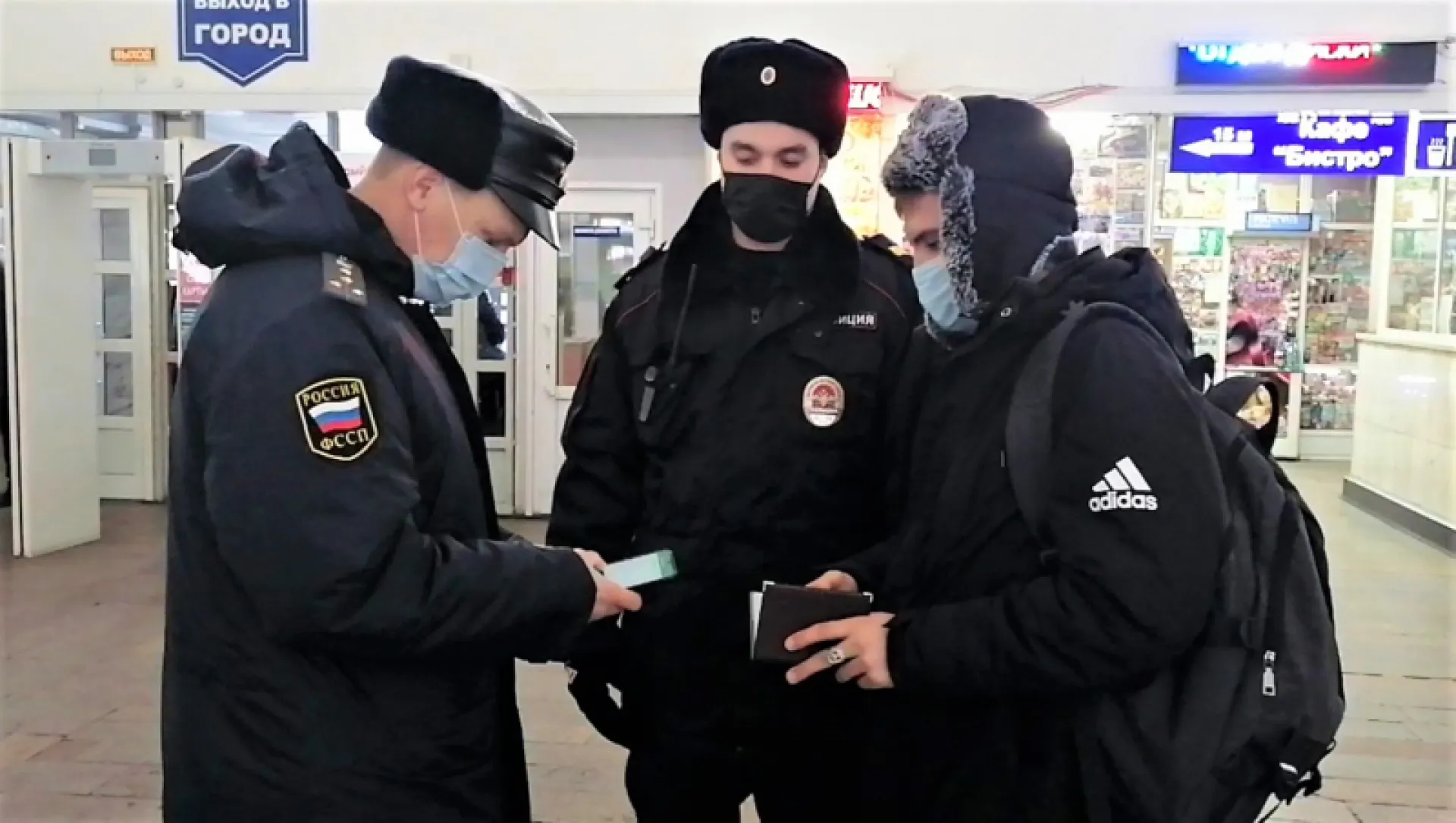 57 должников выявили транспортные полицейские в ходе рейда по барнаульским вокзалам и аэропорту 57 должников выявили транспортные полицейские в ходе рейда по барнаульским вокзалам и аэропорту