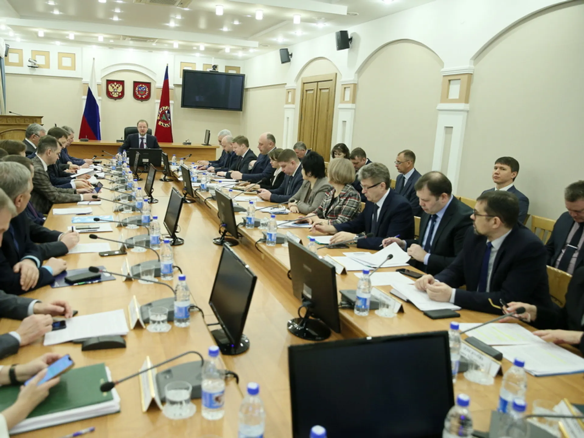 Губернатор Алтайского края Виктор Томенко поручил проиндексировать отдельные социальные выплаты до уровня 11,9 процента Губернатор Алтайского края Виктор Томенко поручил проиндексировать отдельные социальные выплаты до уровня 11,9 процента