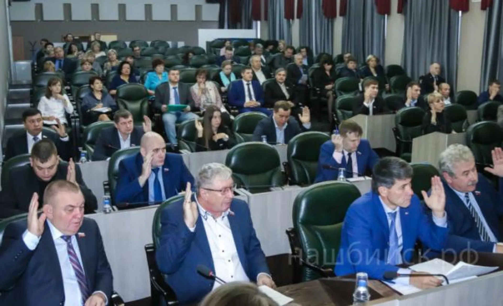 Двое депутатов Бийской городской Думы лишились мандатов Двое депутатов Бийской городской Думы лишились мандатов
