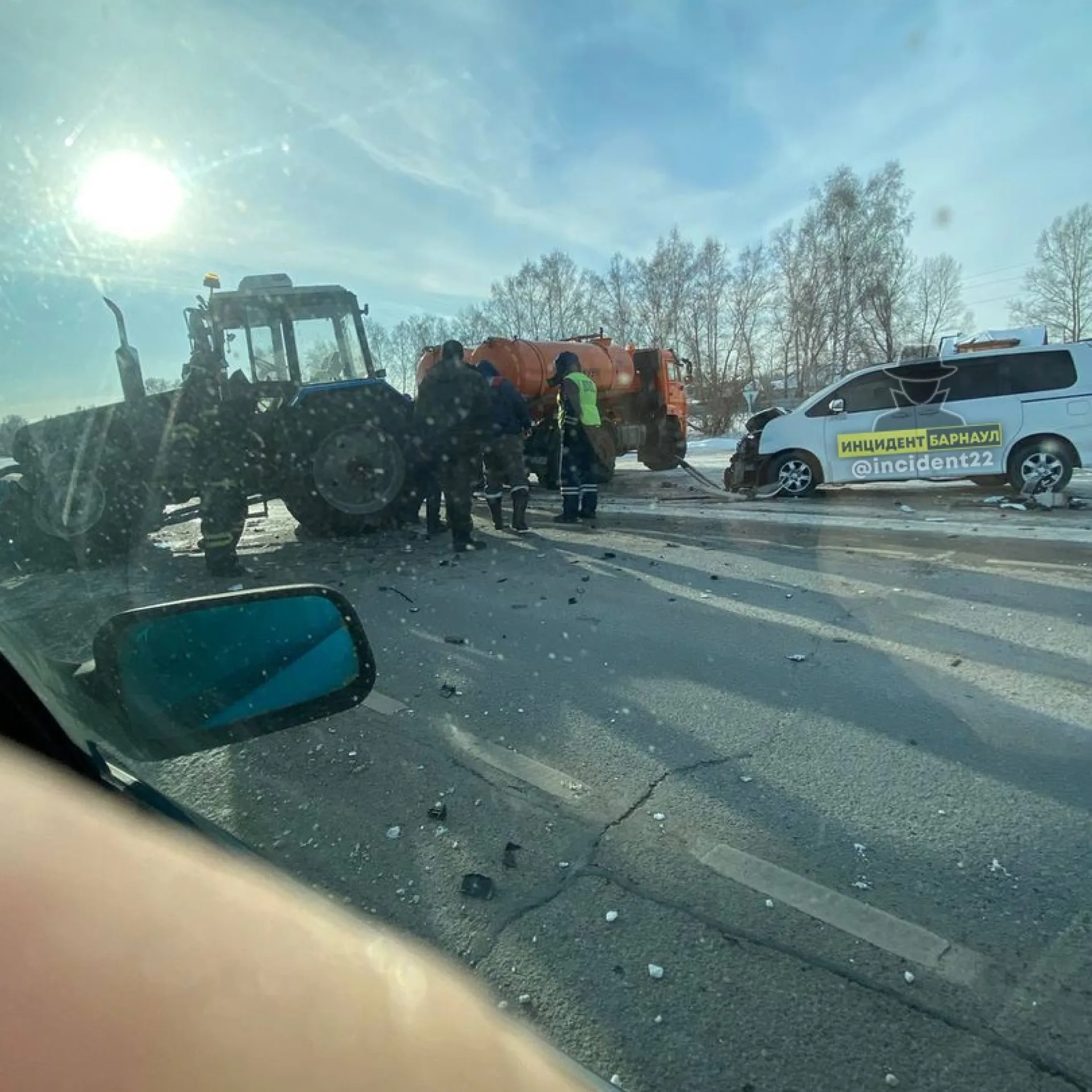 На трассе Новосибирск – Барнаул трактор столкнулся с легковым автомобилем На трассе Новосибирск – Барнаул трактор столкнулся с легковым автомобилем
