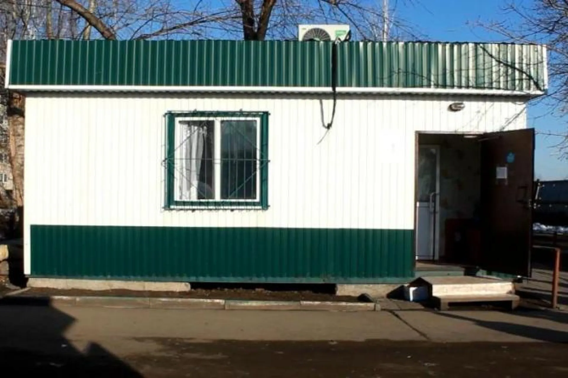Житель Алтайского края ограбил магазин и оставил полицейским свои документы