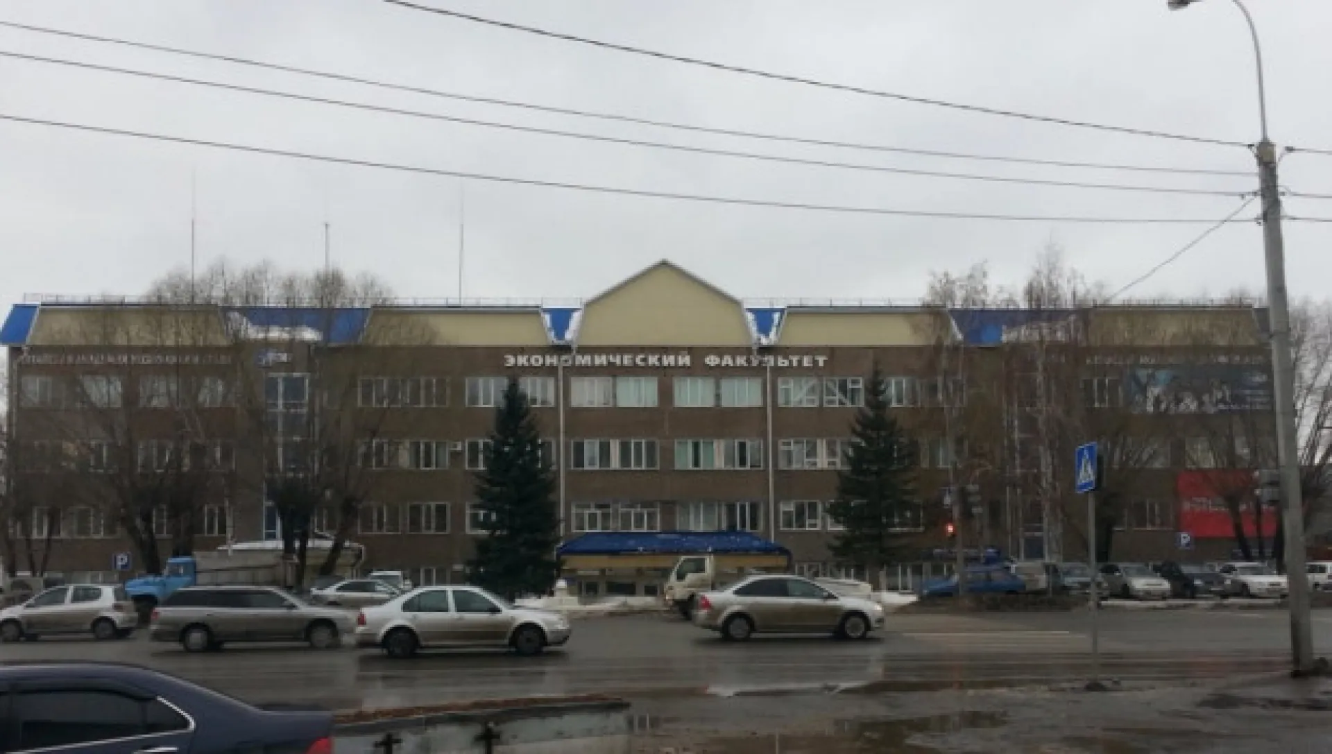 Здание обанкротившегося вуза выкупил на торгах Алтайский госуниверситет Здание обанкротившегося вуза выкупил на торгах Алтайский госуниверситет