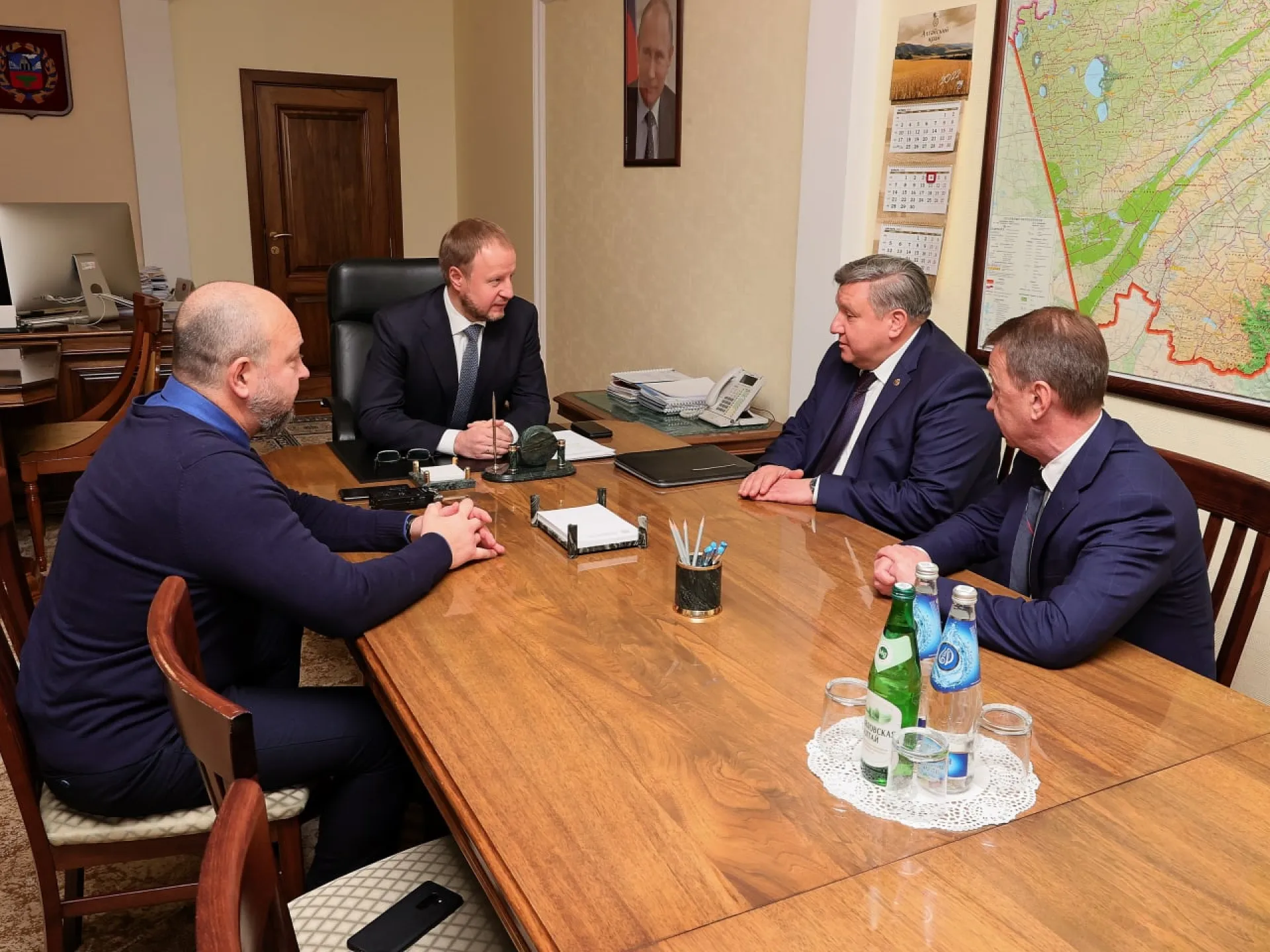 Виктор Томенко провел встречу с заместителем председателя общероссийской общественно-государственной организации «Российское военно-историческое общество» Николаем Овсиенко Виктор Томенко провел встречу с заместителем председателя общероссийской общественно-государственной организации «Российское военно-историческое общество» Николаем Овсиенко