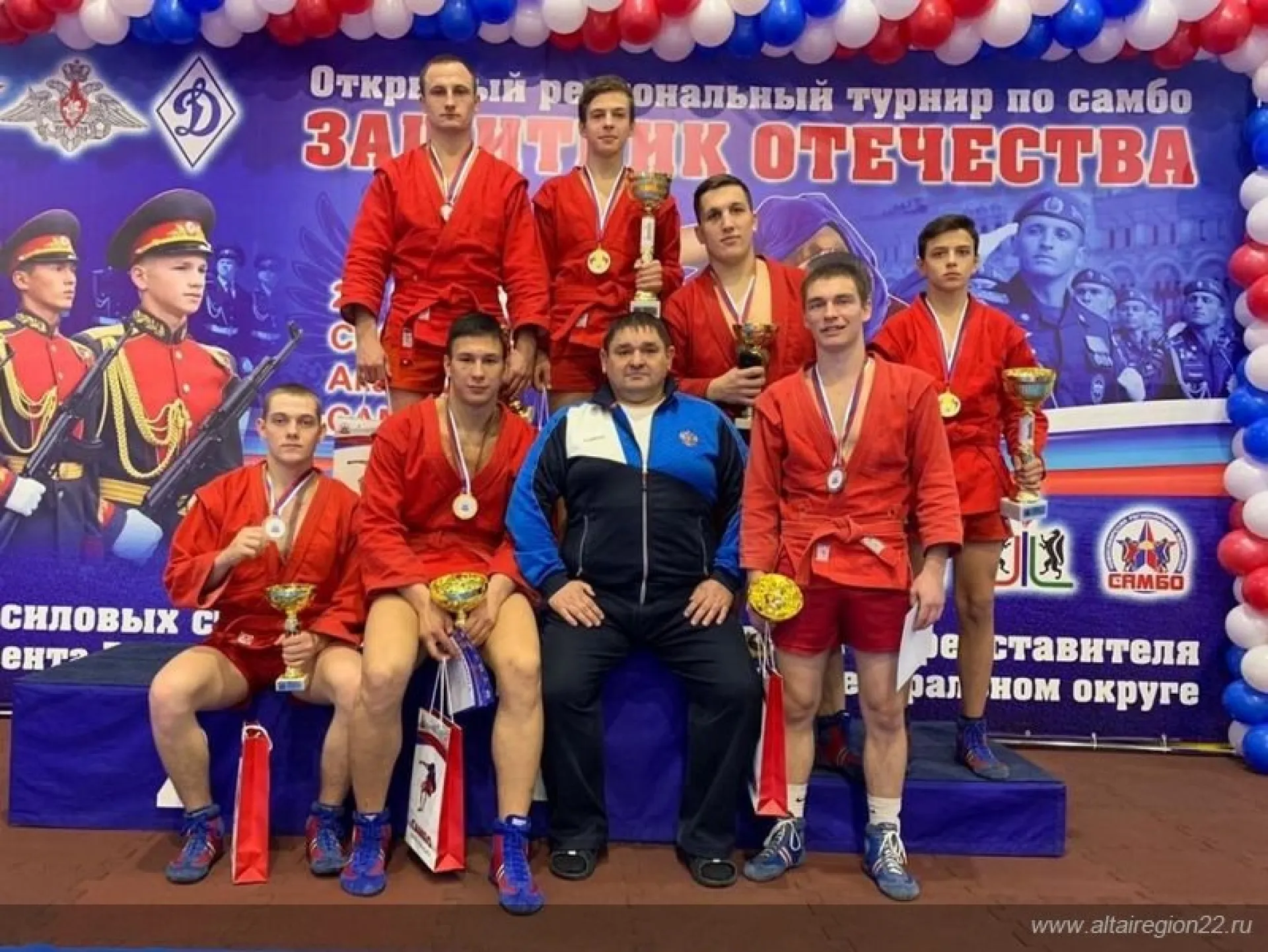 Алтайские спортсмены стали призерами турнира по самбо на Кубок полномочного представителя президента России в СФО Алтайские спортсмены стали призерами турнира по самбо на Кубок полномочного представителя президента России в СФО