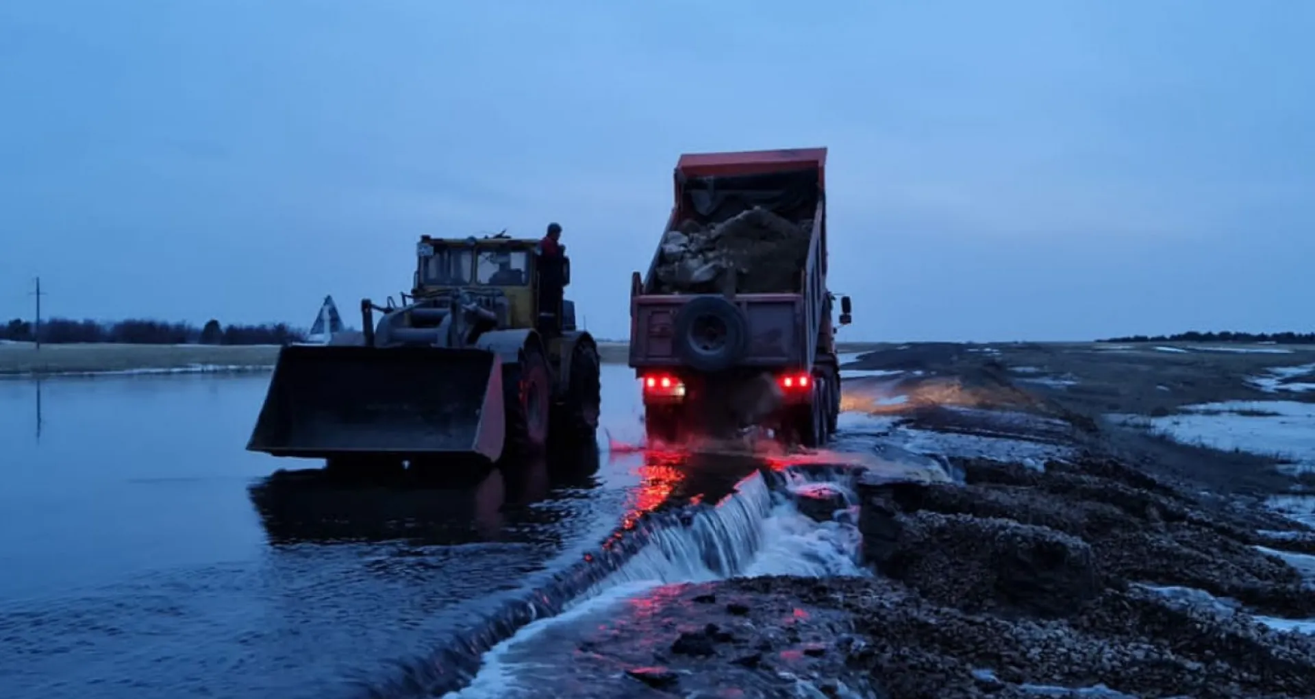 Движение на одной из трасс Алтайского края восстановили после подъема талых вод Движение на одной из трасс Алтайского края восстановили после подъема талых вод