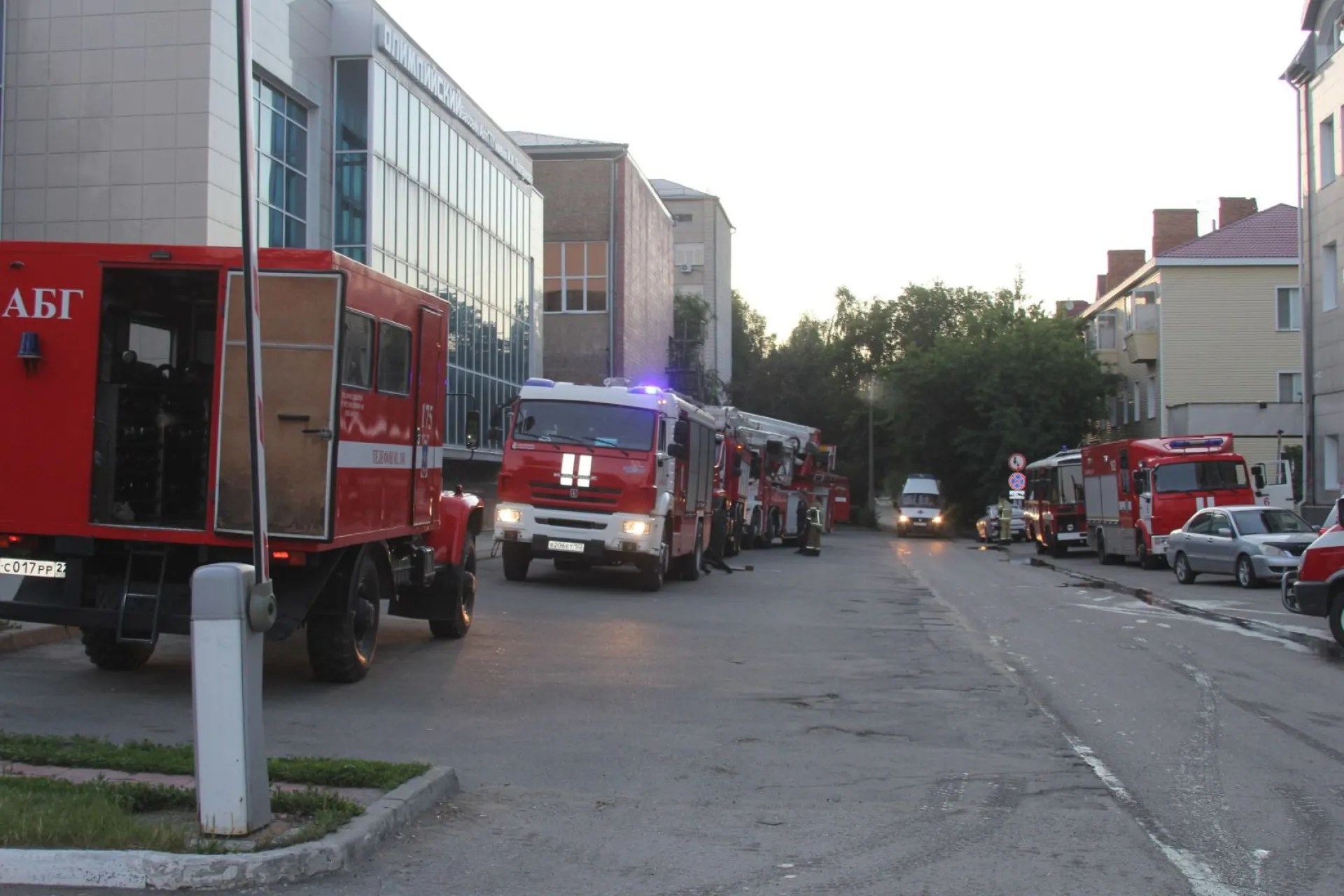 Один из вузов загорелся в Барнауле рано утром Один из вузов загорелся в Барнауле рано утром