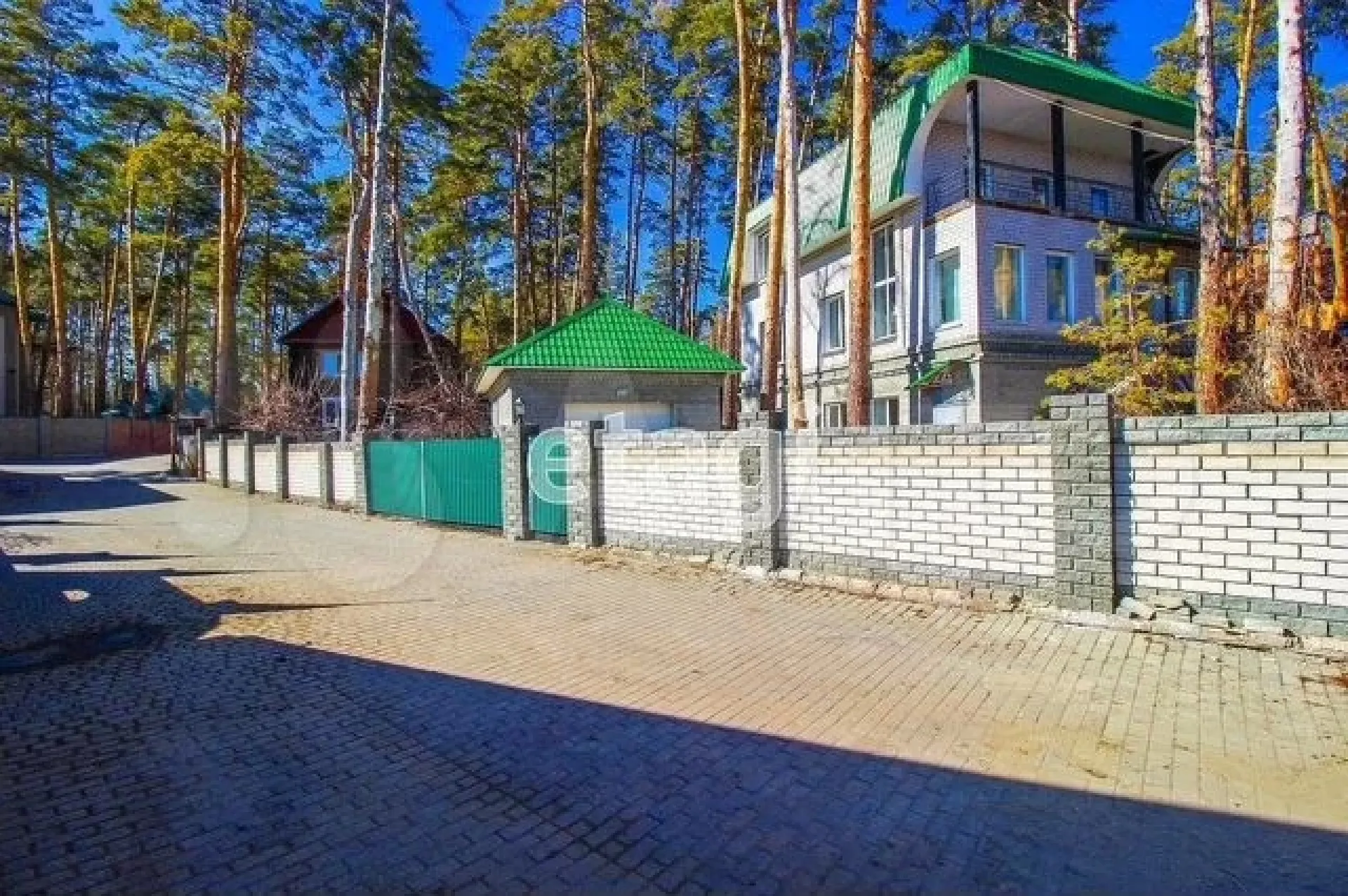 Коттедж в европейском стиле продают за 26 млн в Барнауле