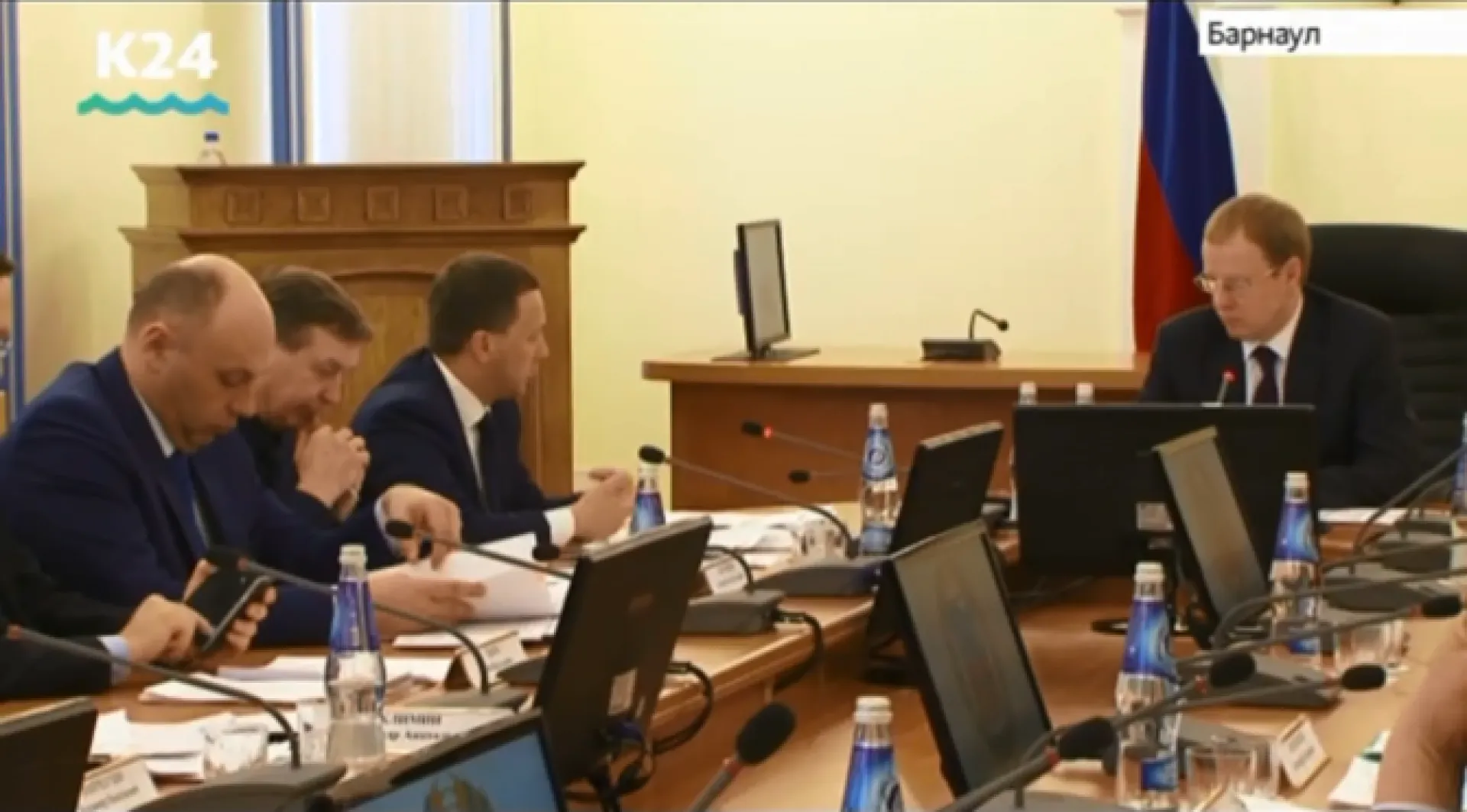 Виктор Томенко провёл заседание инвестиционной комиссии Алтайского края Виктор Томенко провёл заседание инвестиционной комиссии Алтайского края