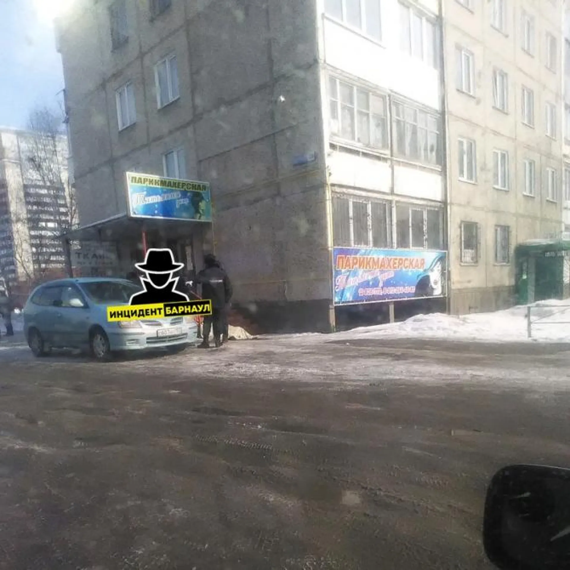 Тело мужчины обнаружили на крыльце парикмахерской в Барнауле