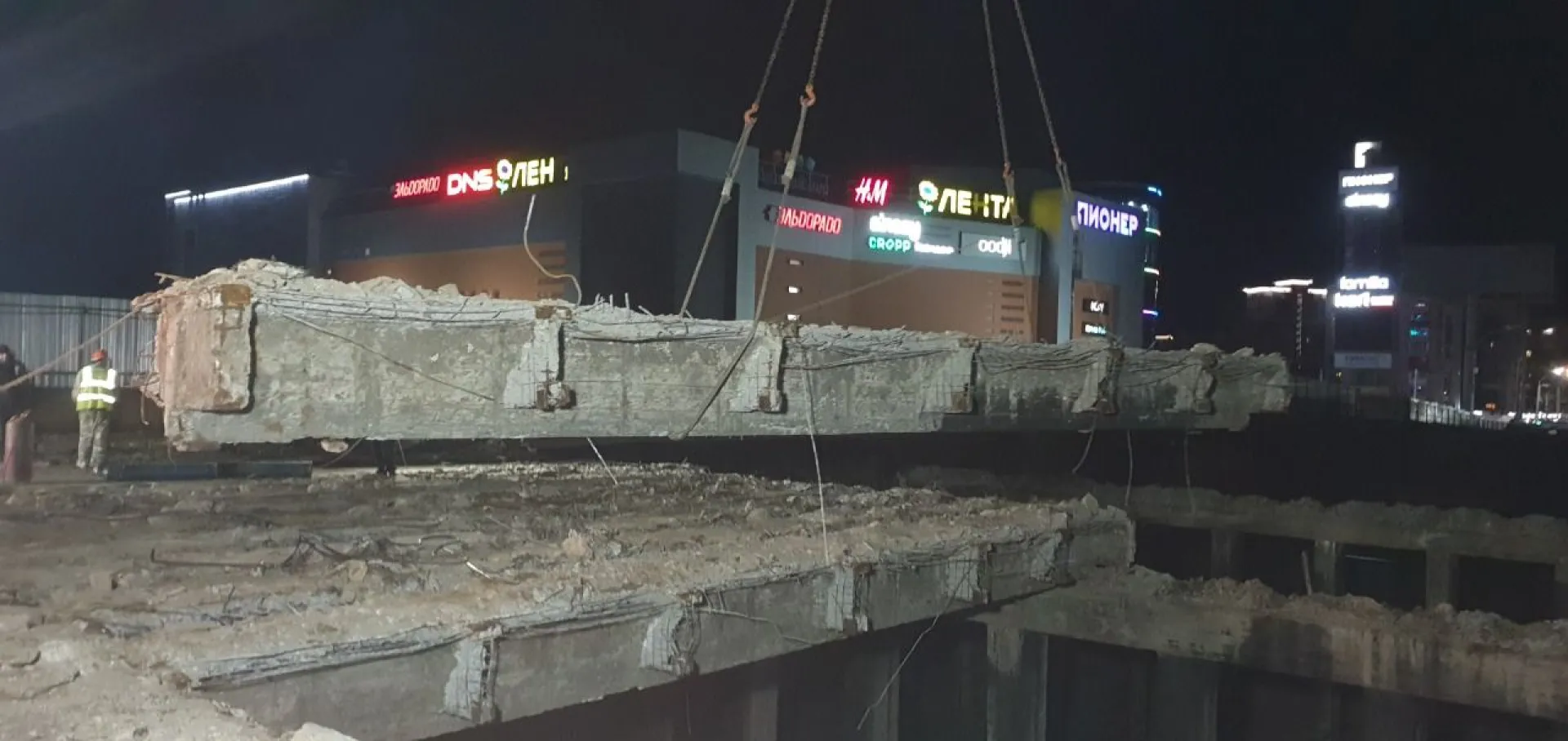 Демонтаж балок на путепроводе на Новом рынке в Барнауле завершен на 90 % Демонтаж балок на путепроводе на Новом рынке в Барнауле завершен на 90 %
