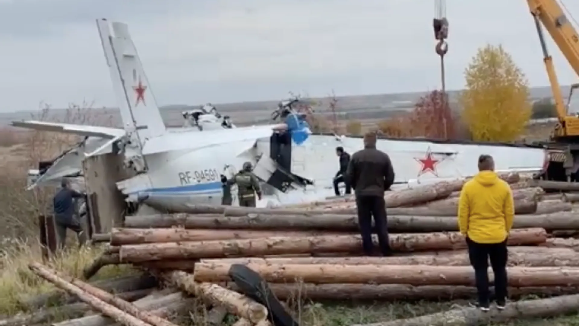 В России самолет с парашютистами на борту потерпел крушение В России самолет с парашютистами на борту потерпел крушение