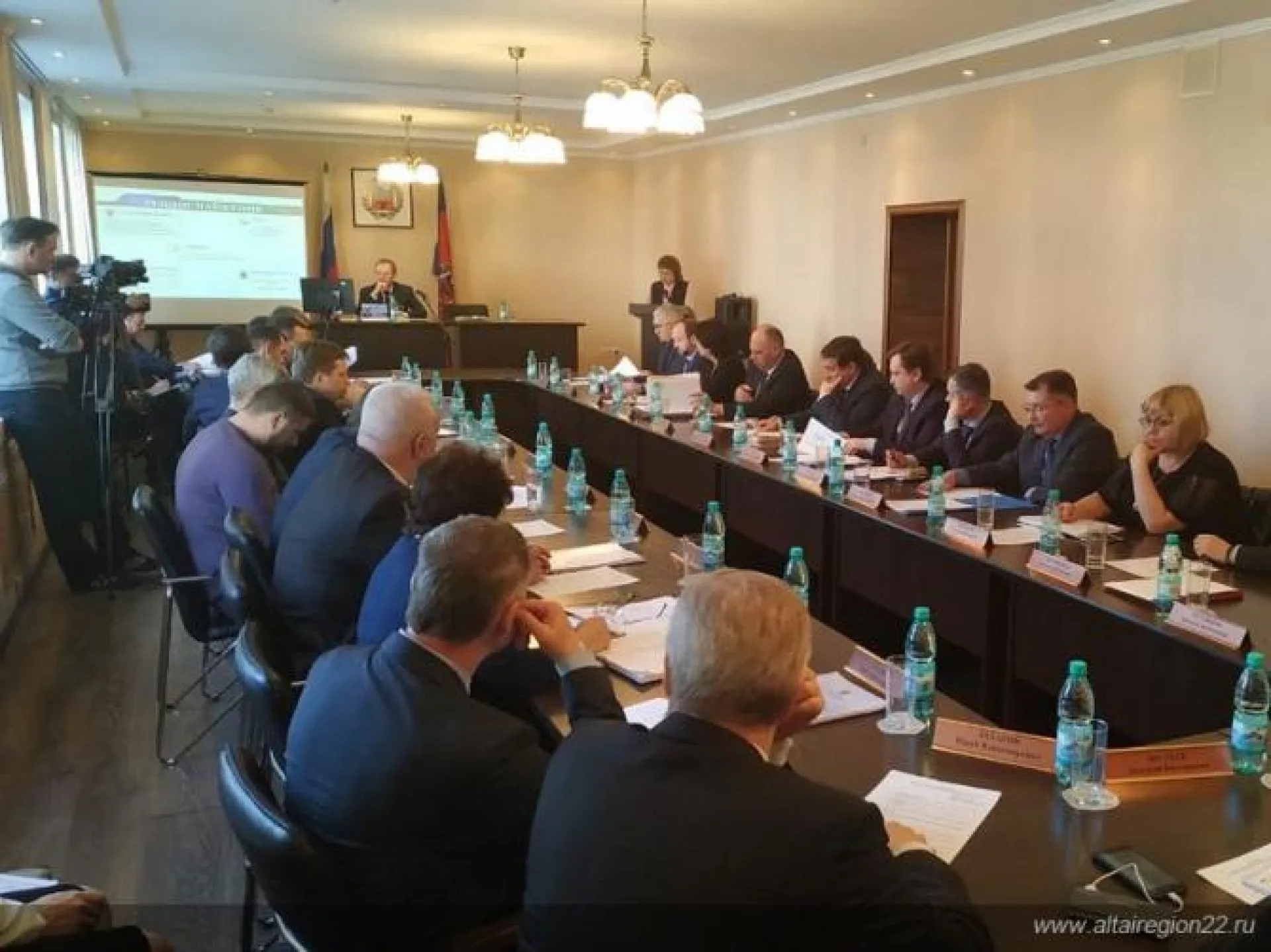 Виктор Томенко проводит выездное совещание по вопросам социально-экономического развития Каменского района Виктор Томенко проводит выездное совещание по вопросам социально-экономического развития Каменского района