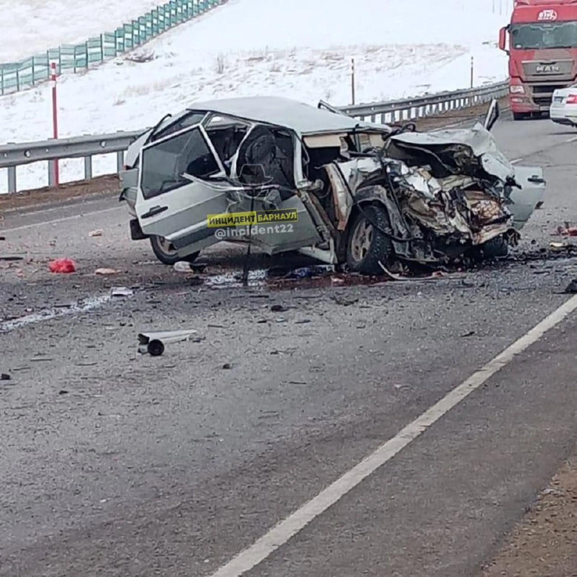 На алтайской трассе разбился автомобиль. Есть погибшие На алтайской трассе разбился автомобиль. Есть погибшие