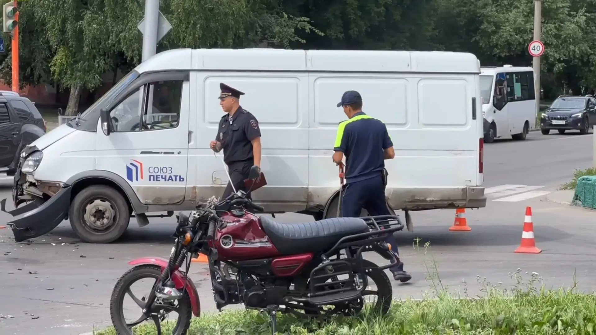 ДТП с мопедом произошло на пересечении Юрина и Островского в Барнауле ДТП с мопедом произошло на пересечении Юрина и Островского в Барнауле