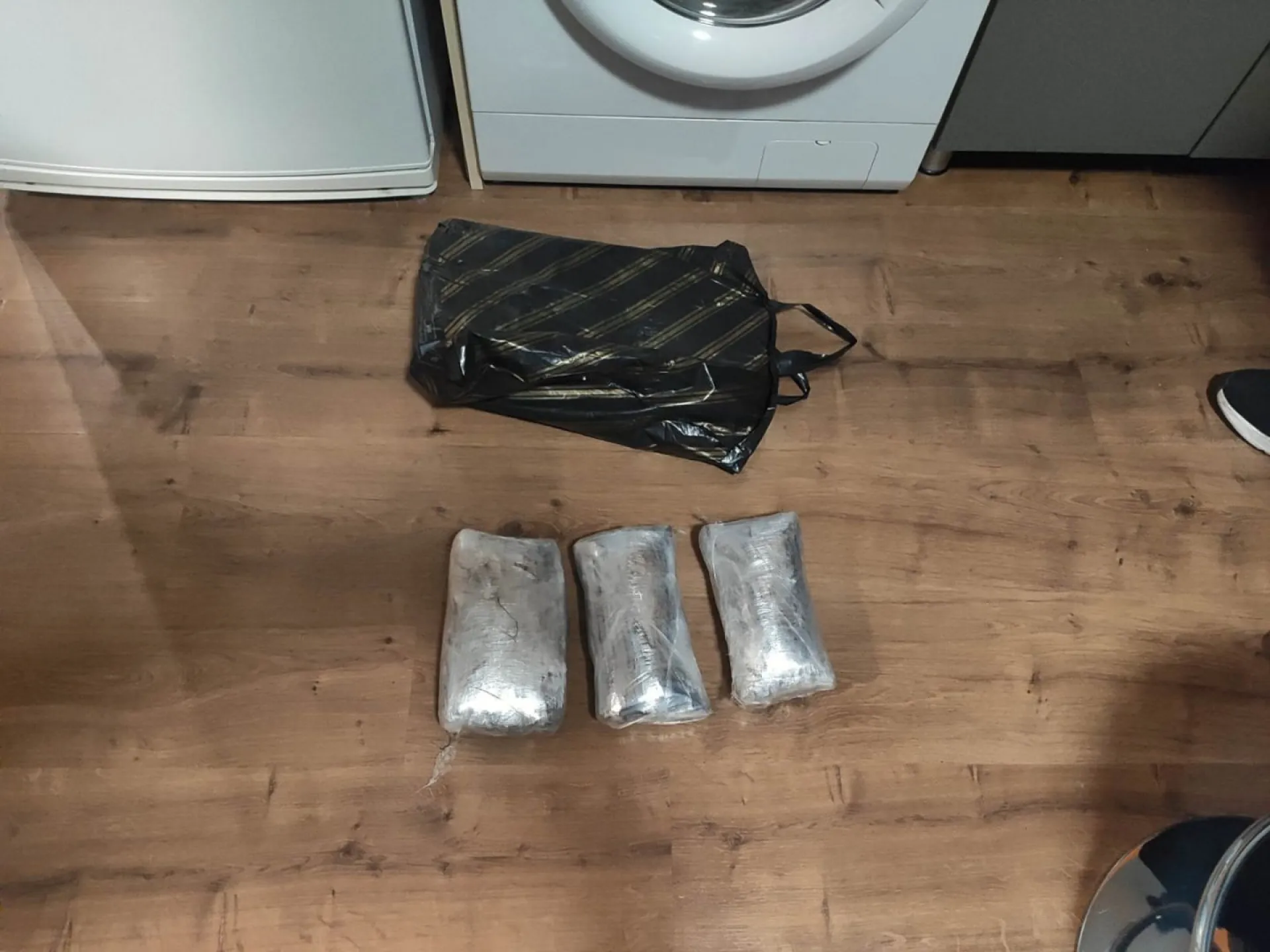 Иностранца с особо крупной партией наркотиков задержали в Барнауле Иностранца с особо крупной партией наркотиков задержали в Барнауле