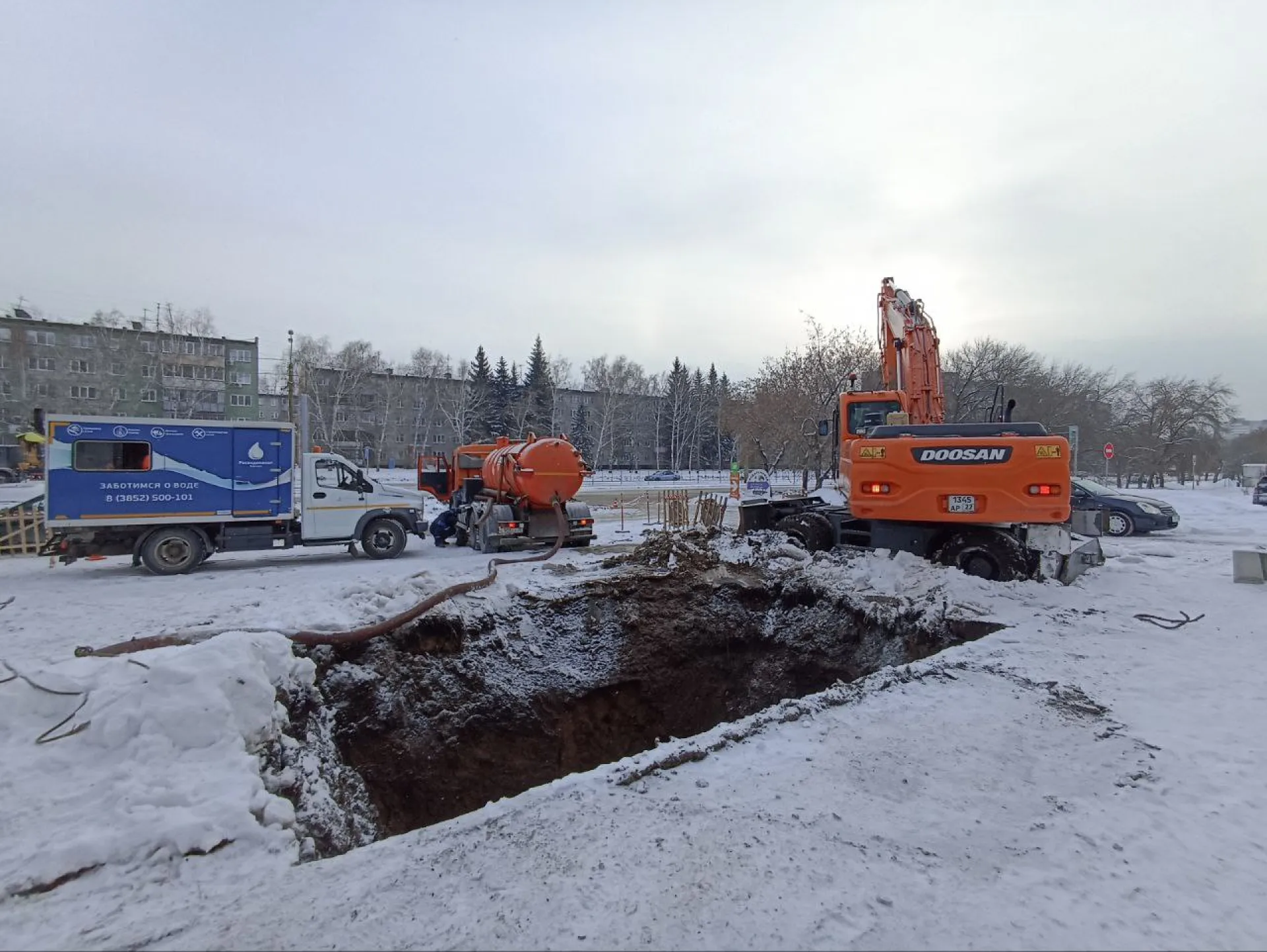 Жители нескольких улиц Барнаула остались без воды из-за коммунальной аварии Жители нескольких улиц Барнаула остались без воды из-за коммунальной аварии
