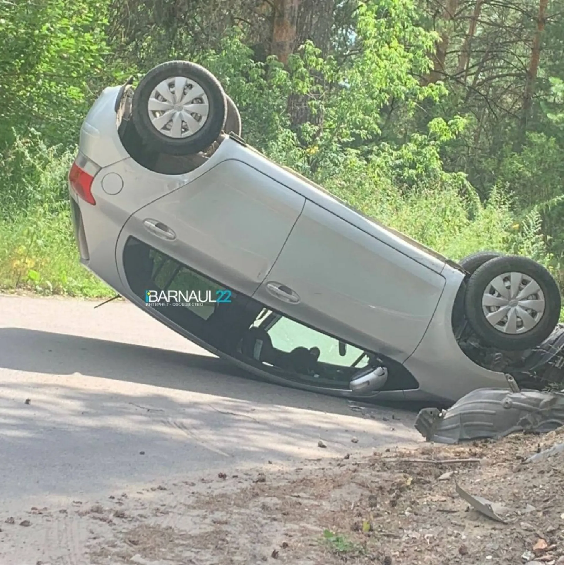 На трассе в Борзовой Заимке перевернулся автомобиль На трассе в Борзовой Заимке перевернулся автомобиль