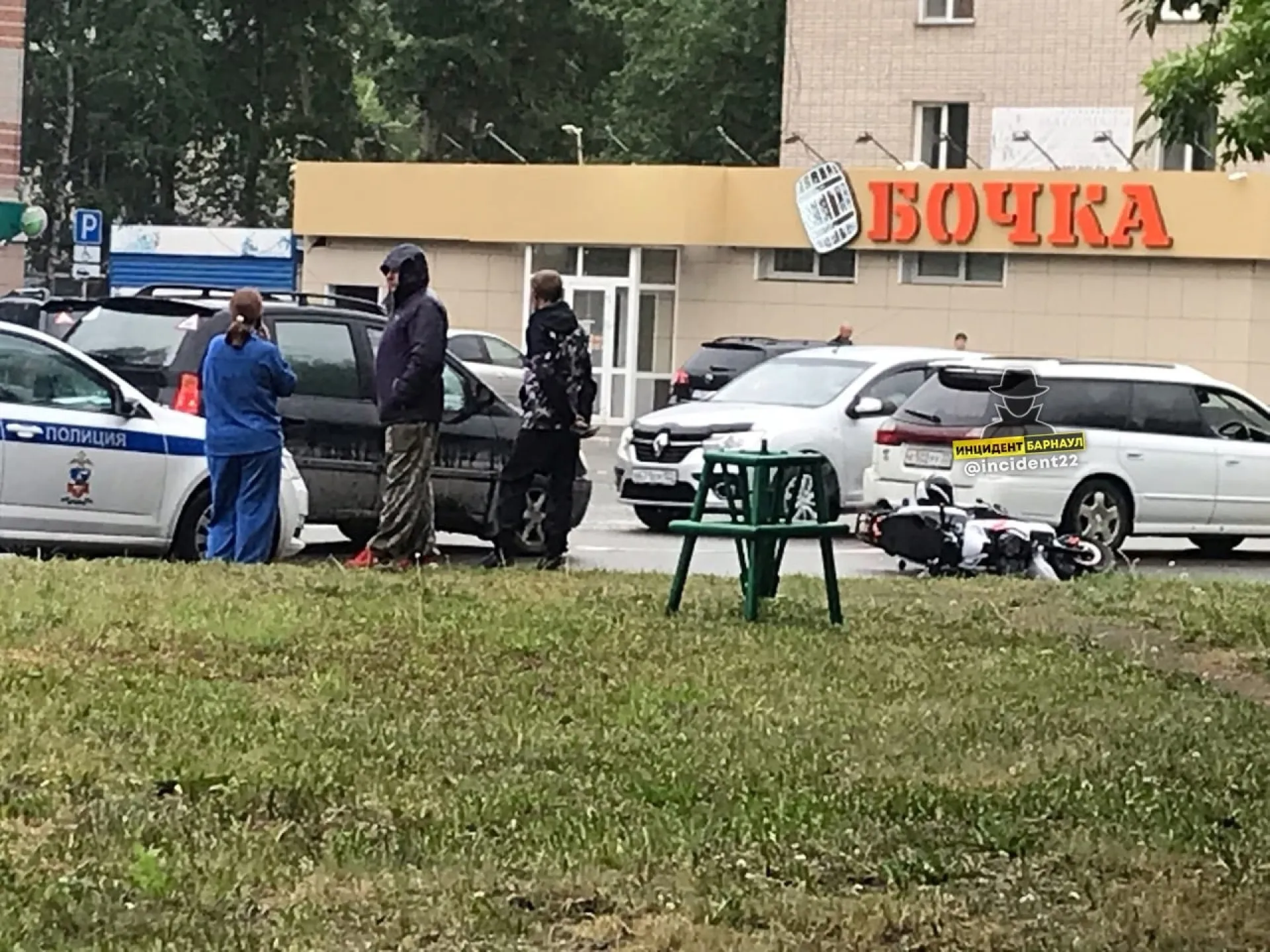 Ребенок на легковушке сбил мопедиста в Барнауле Ребенок на легковушке сбил мопедиста в Барнауле