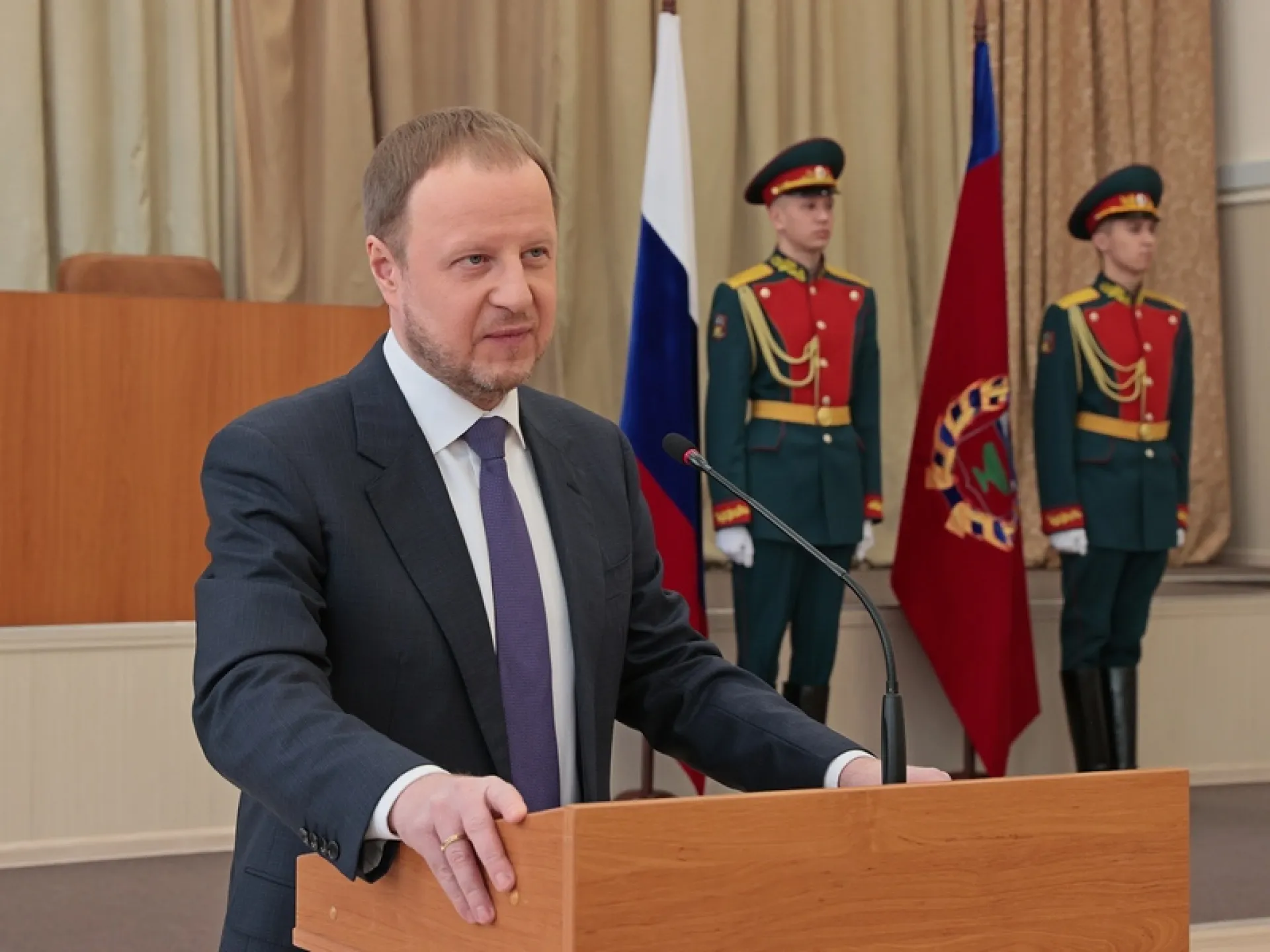 Губернатор Виктор Томенко вручил жителям Алтайского края государственные и краевые награды Губернатор Виктор Томенко вручил жителям Алтайского края государственные и краевые награды