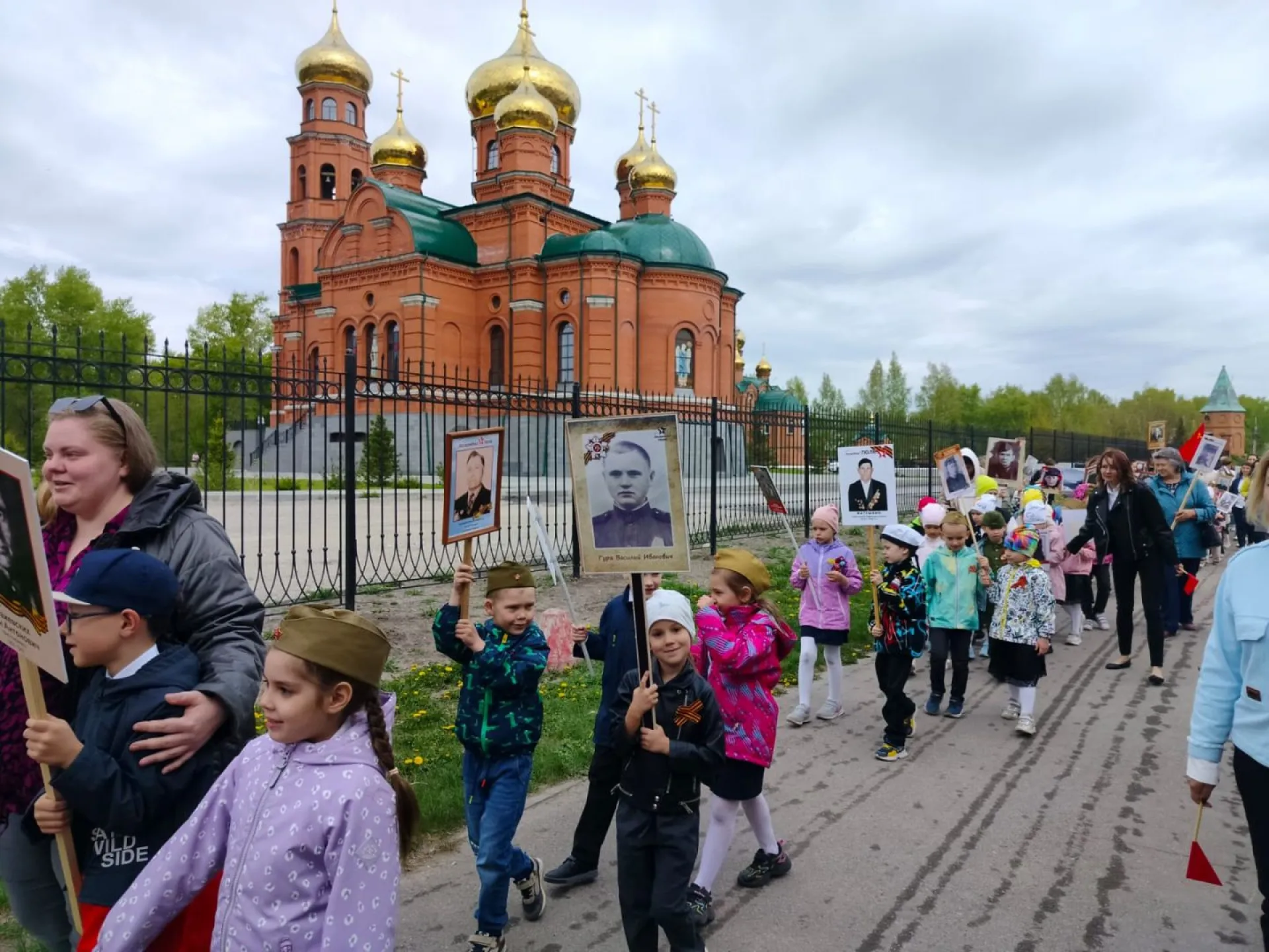 «Бессмертный полк» провели в барнаульском детском саду «Бессмертный полк» провели в барнаульском детском саду