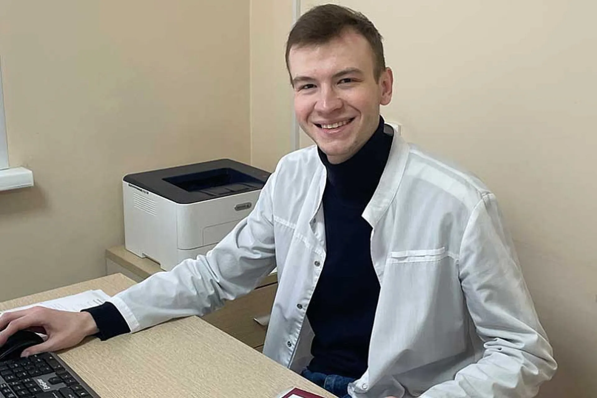 Молодой специалист лечит маленьких пациентов в районной больнице Рубцовска Молодой специалист лечит маленьких пациентов в районной больнице Рубцовска