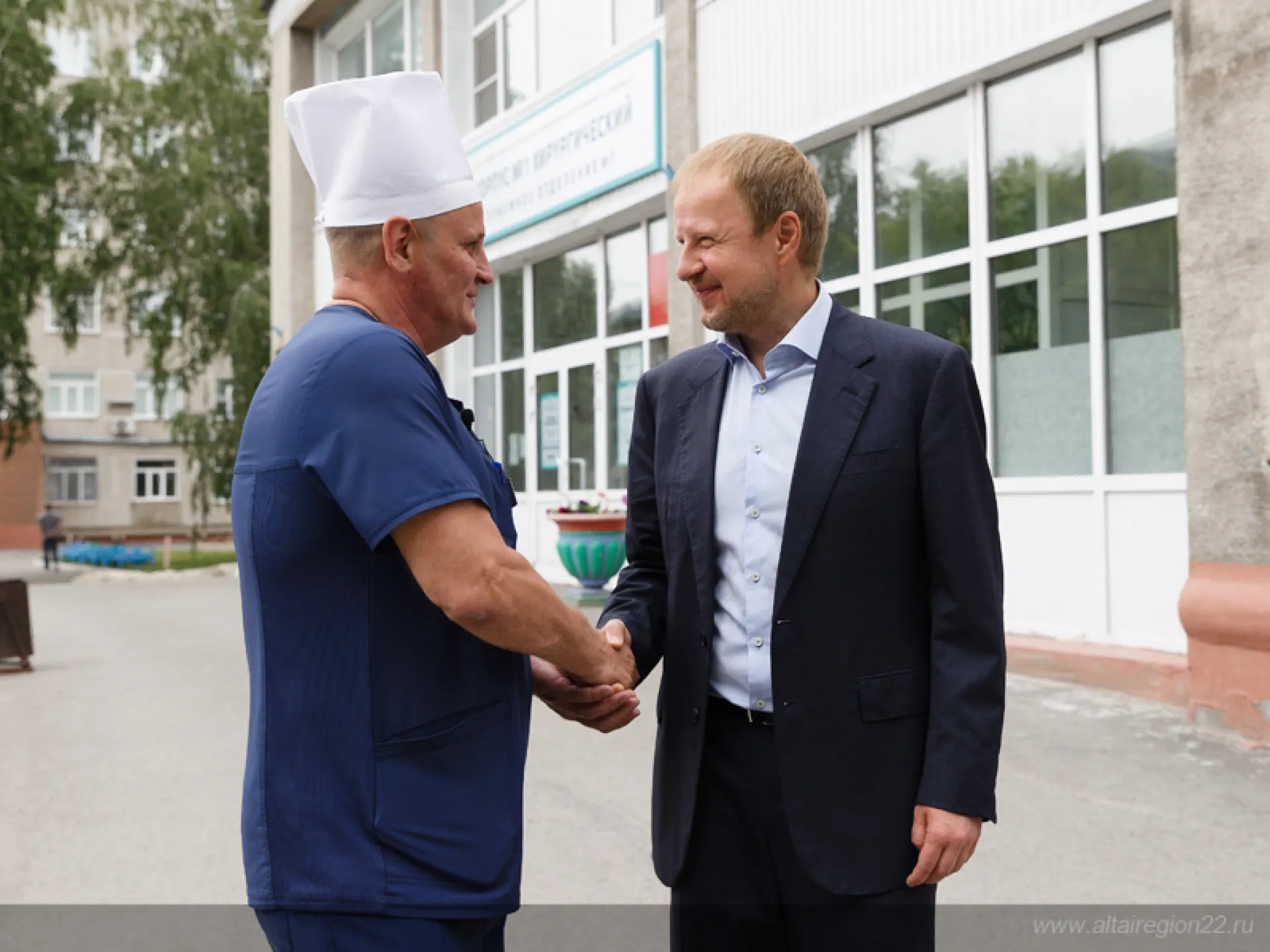 Виктор Томенко сообщил о новых выплатах медикам в Алтайском крае Виктор Томенко сообщил о новых выплатах медикам в Алтайском крае