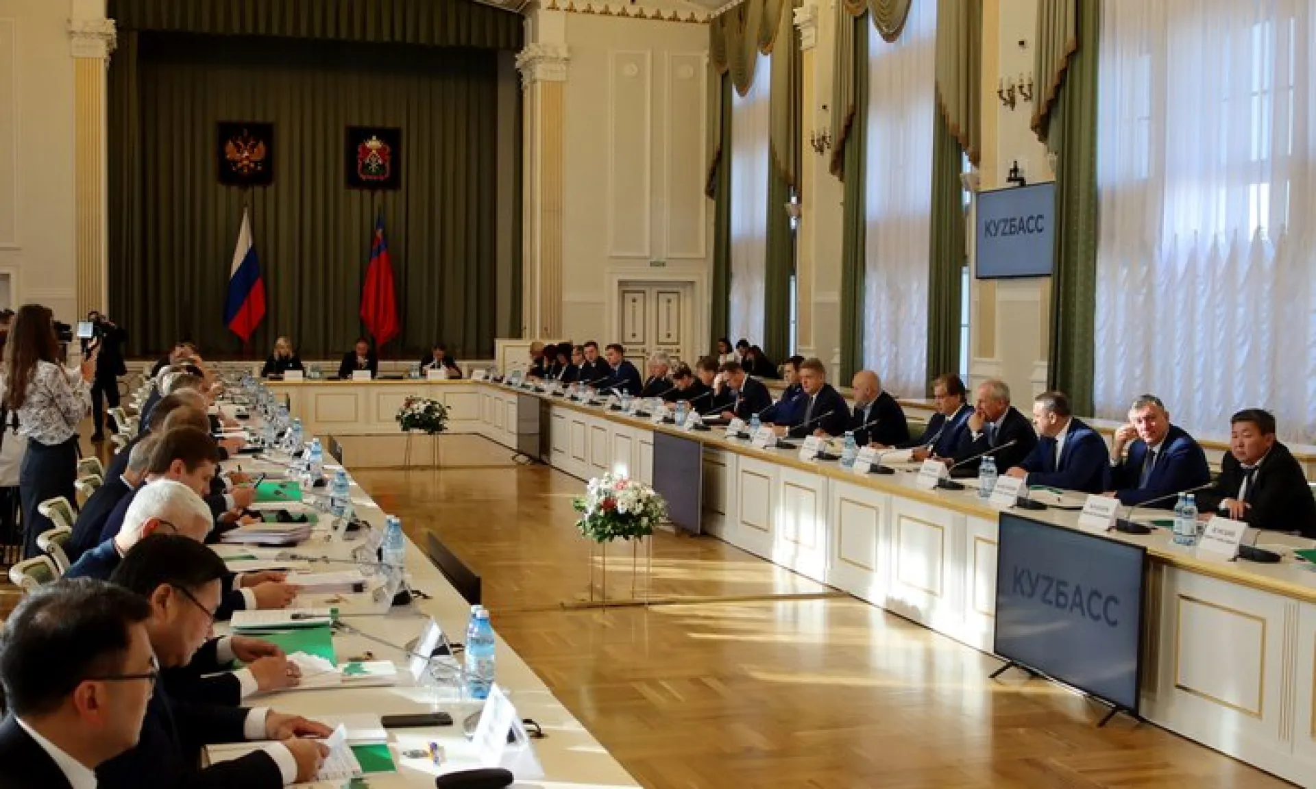 Виктор Томенко стал участником заседаний Совета при полномочном представителе Президента Российской Федерации в Сибирском федеральном округе Виктор Томенко стал участником заседаний Совета при полномочном представителе Президента Российской Федерации в Сибирском федеральном округе