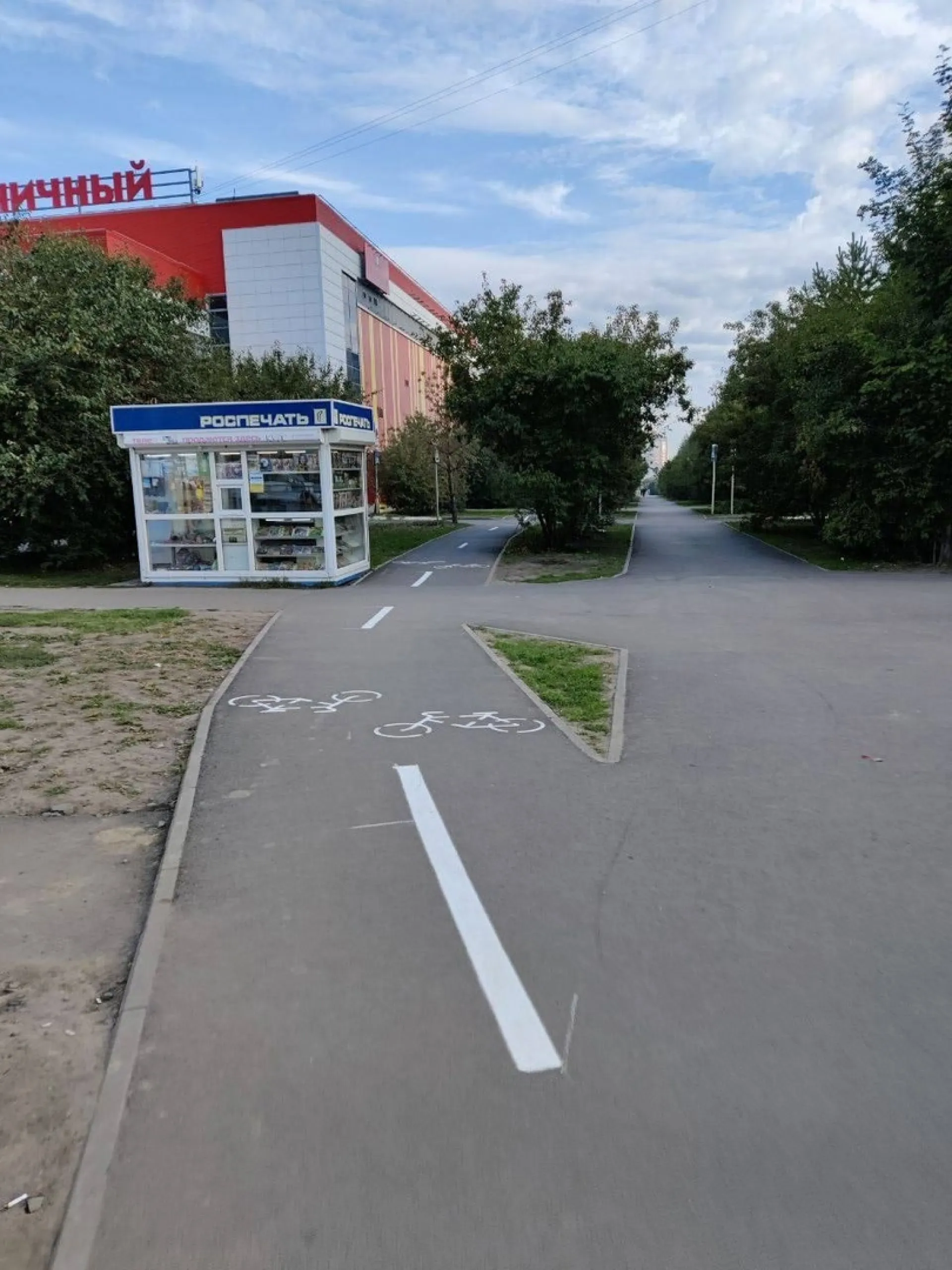 В спальном районе Барнаула появились велодорожки В спальном районе Барнаула появились велодорожки