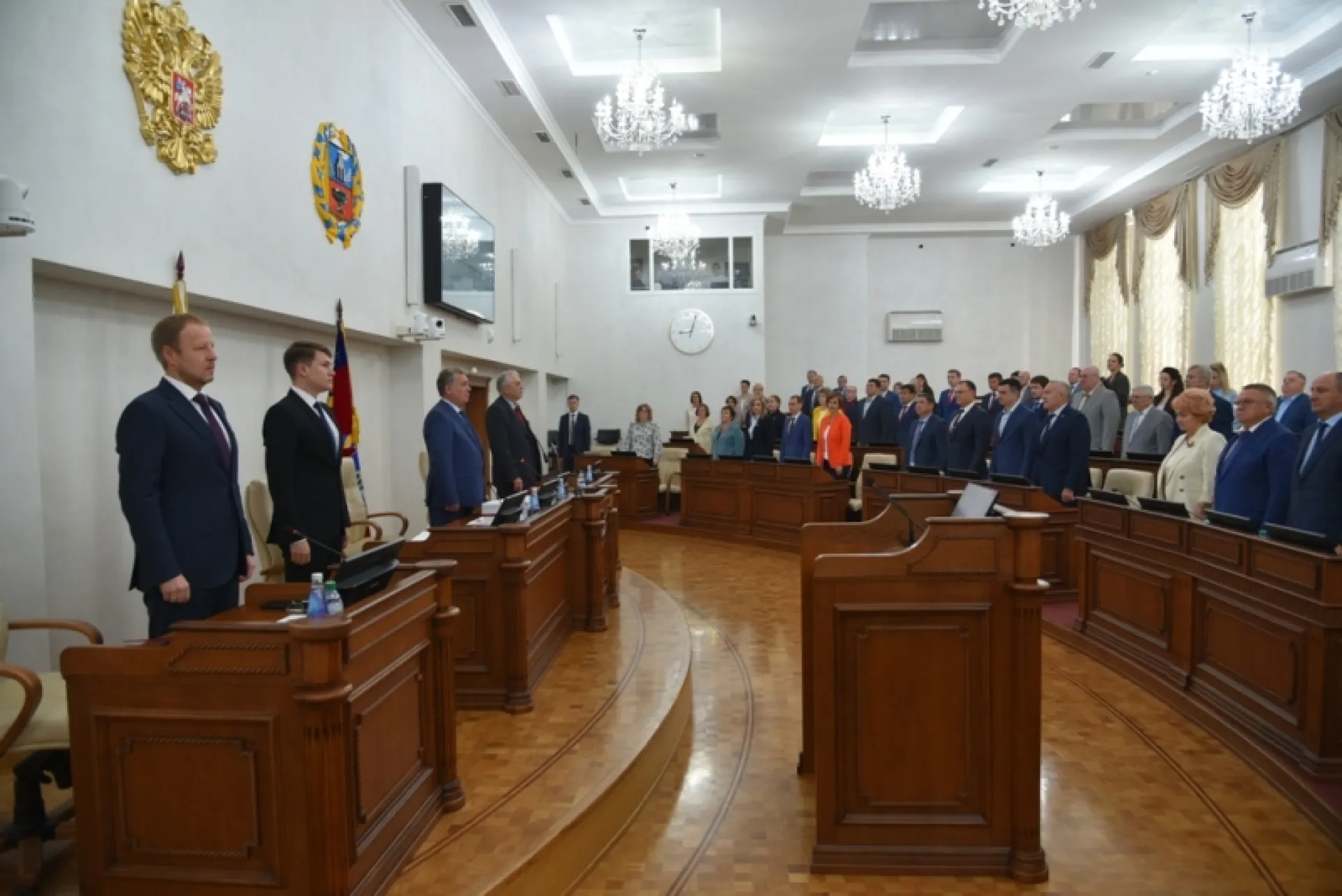 В АКЗС предложили начинать сессии парламента с гимна России В АКЗС предложили начинать сессии парламента с гимна России