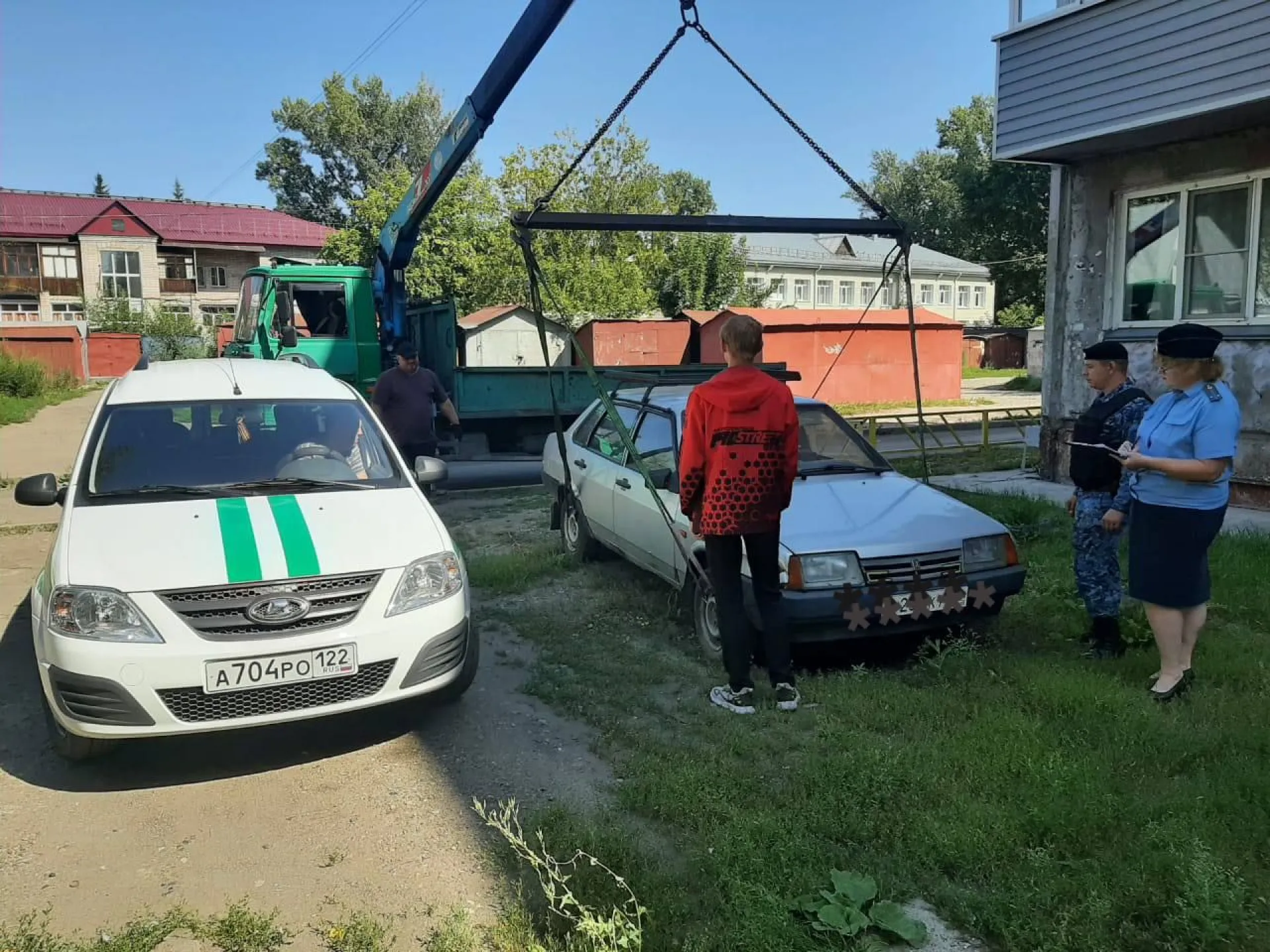 Судебные приставы арестовали автомобиль бийчанина, который не платил алименты Судебные приставы арестовали автомобиль бийчанина, который не платил алименты