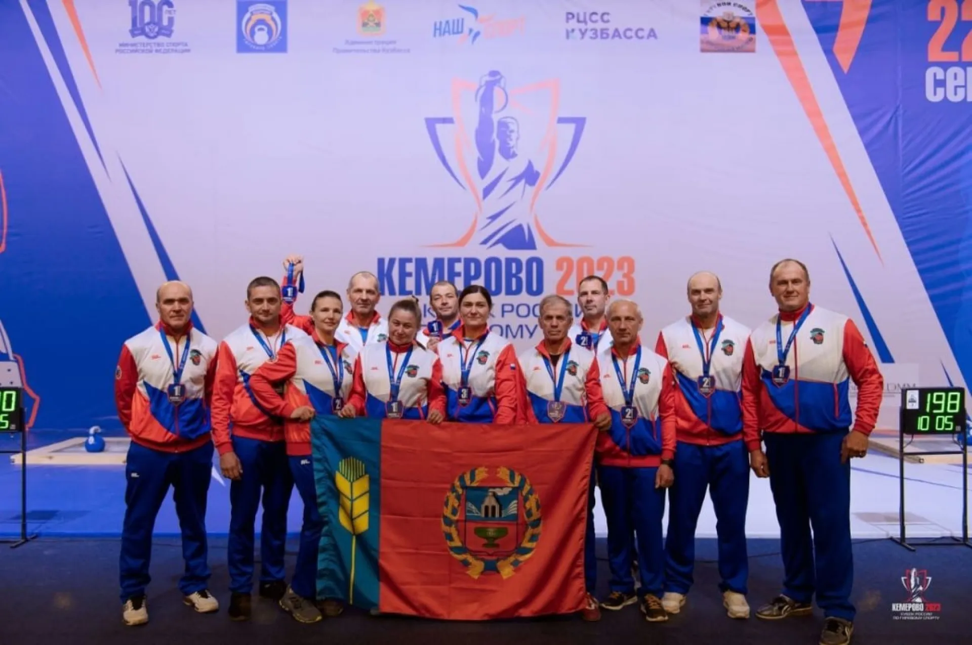 Сборная Алтайского края победила на Всероссийских соревнованиях ветеранов-гиревиков в Кемерове Сборная Алтайского края победила на Всероссийских соревнованиях ветеранов-гиревиков в Кемерове