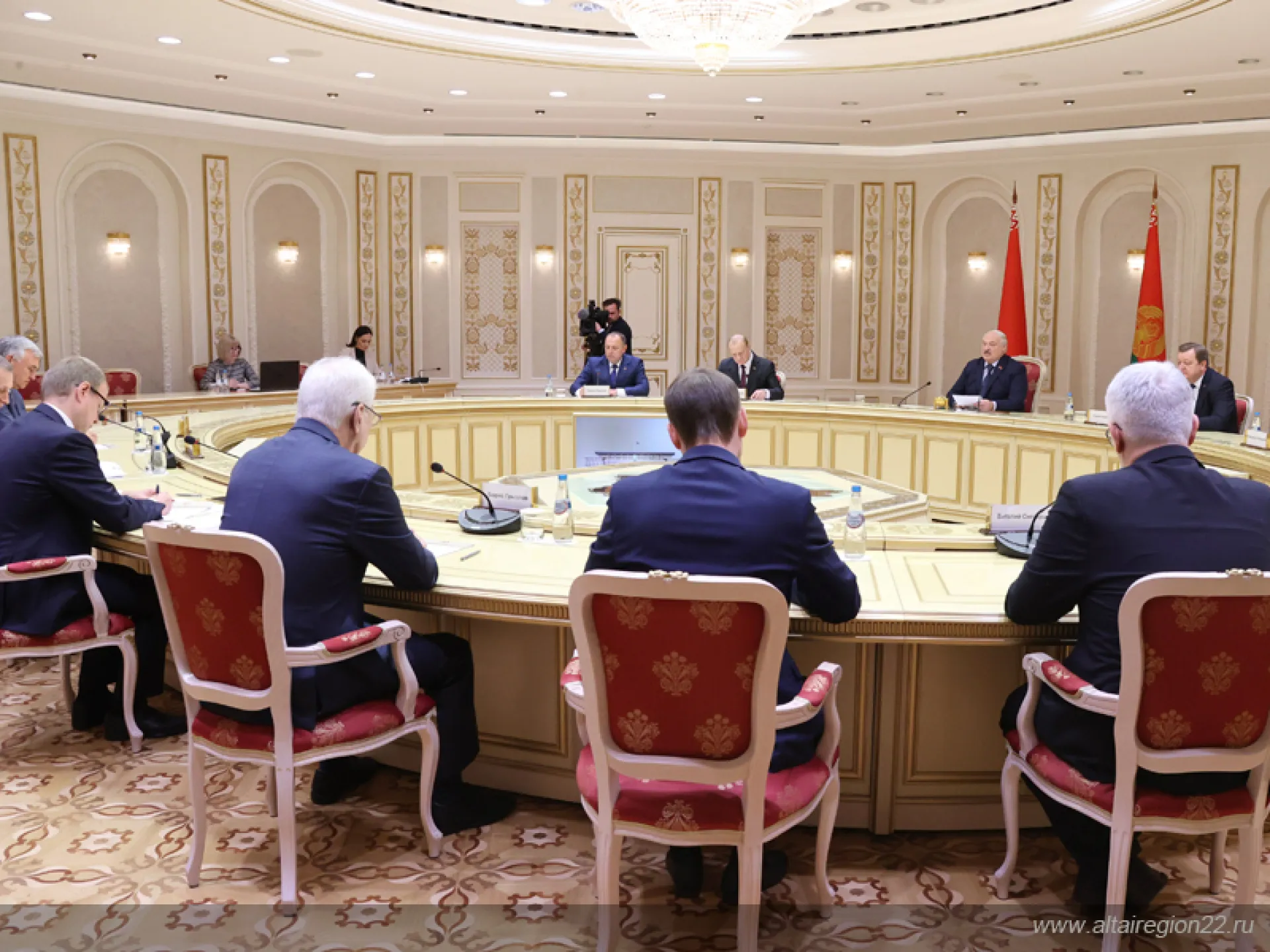 Запустить прямой авиарейс между Барнаулом и Минском предложил Александр Лукашенко Запустить прямой авиарейс между Барнаулом и Минском предложил Александр Лукашенко