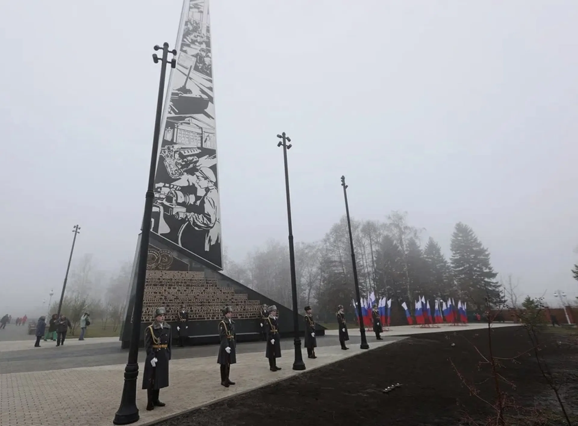 В Барнауле открыли стелу «Город трудовой доблести»