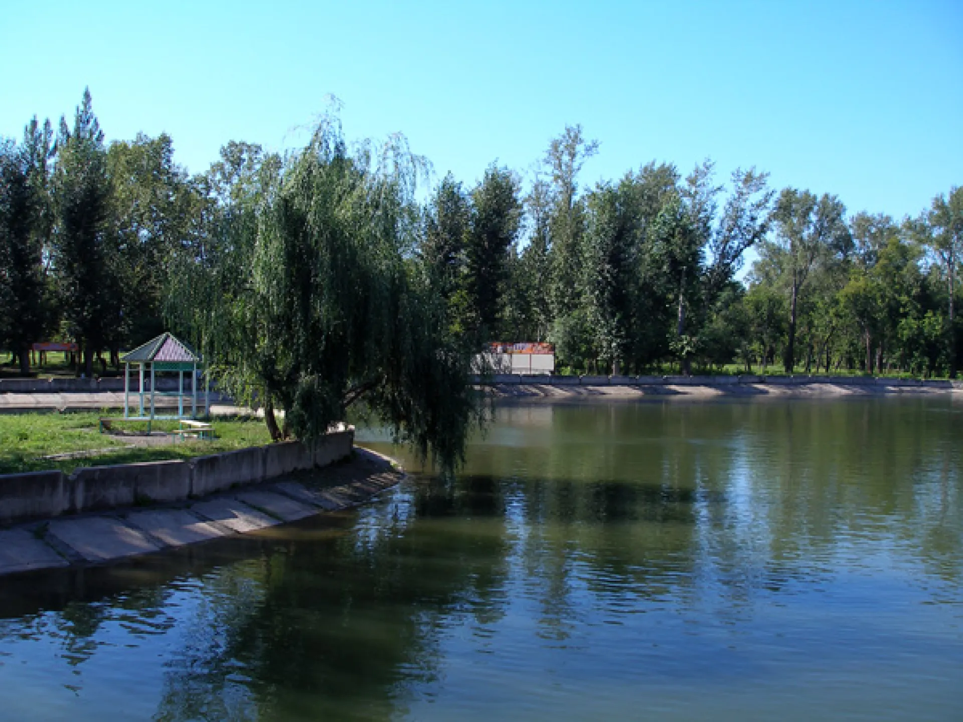 Городские власти восстановят водоем в барнаульском парке «Изумрудный» Городские власти восстановят водоем в барнаульском парке «Изумрудный»
