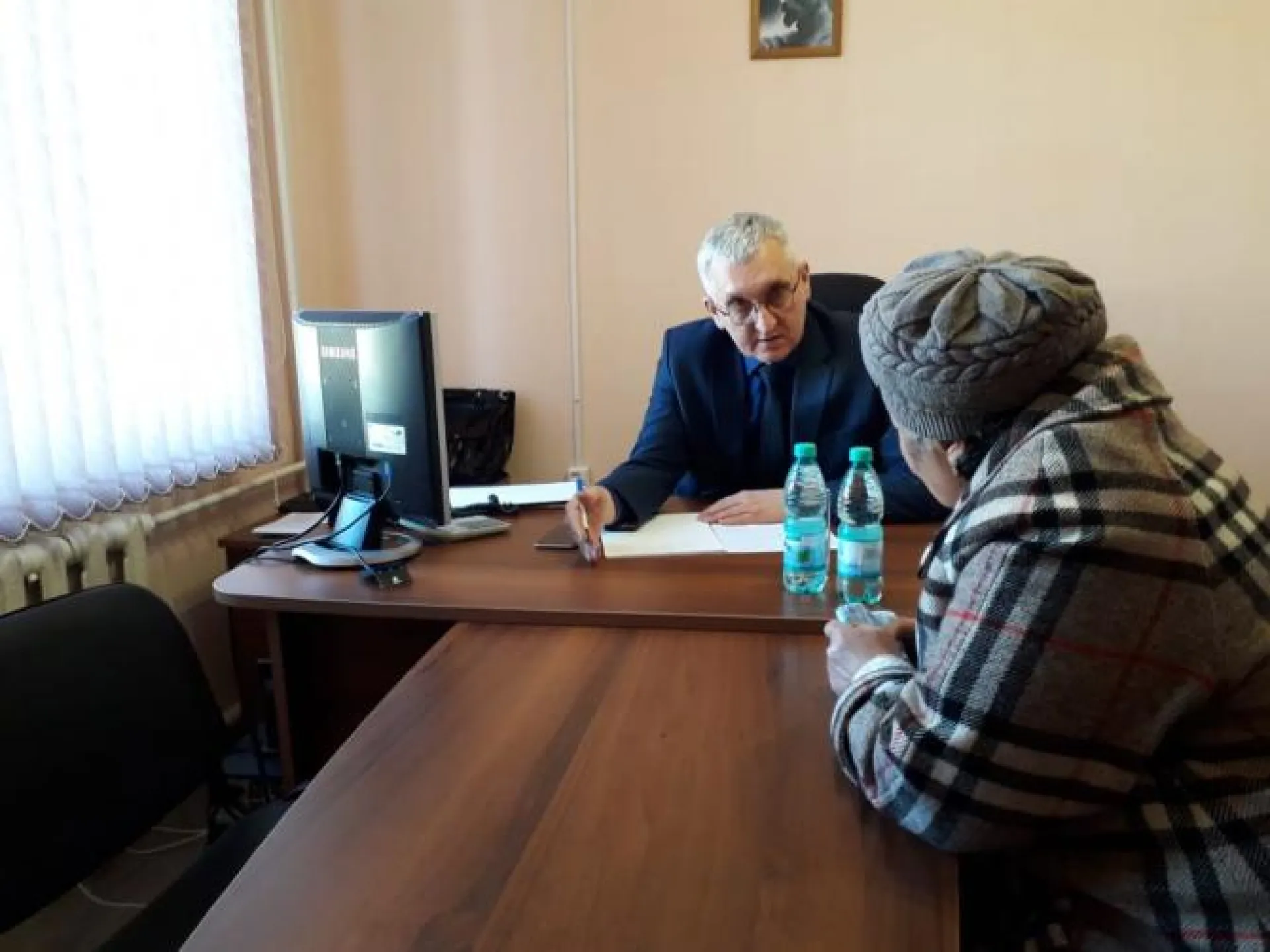 Виталий Снесарь провел прием жителей Каменского района Виталий Снесарь провел прием жителей Каменского района