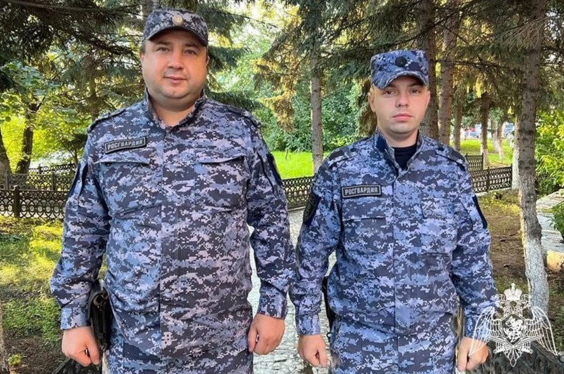 Троих малолетних детей спасли из запертой квартиры в Новоалтайске Троих малолетних детей спасли из запертой квартиры в Новоалтайске
