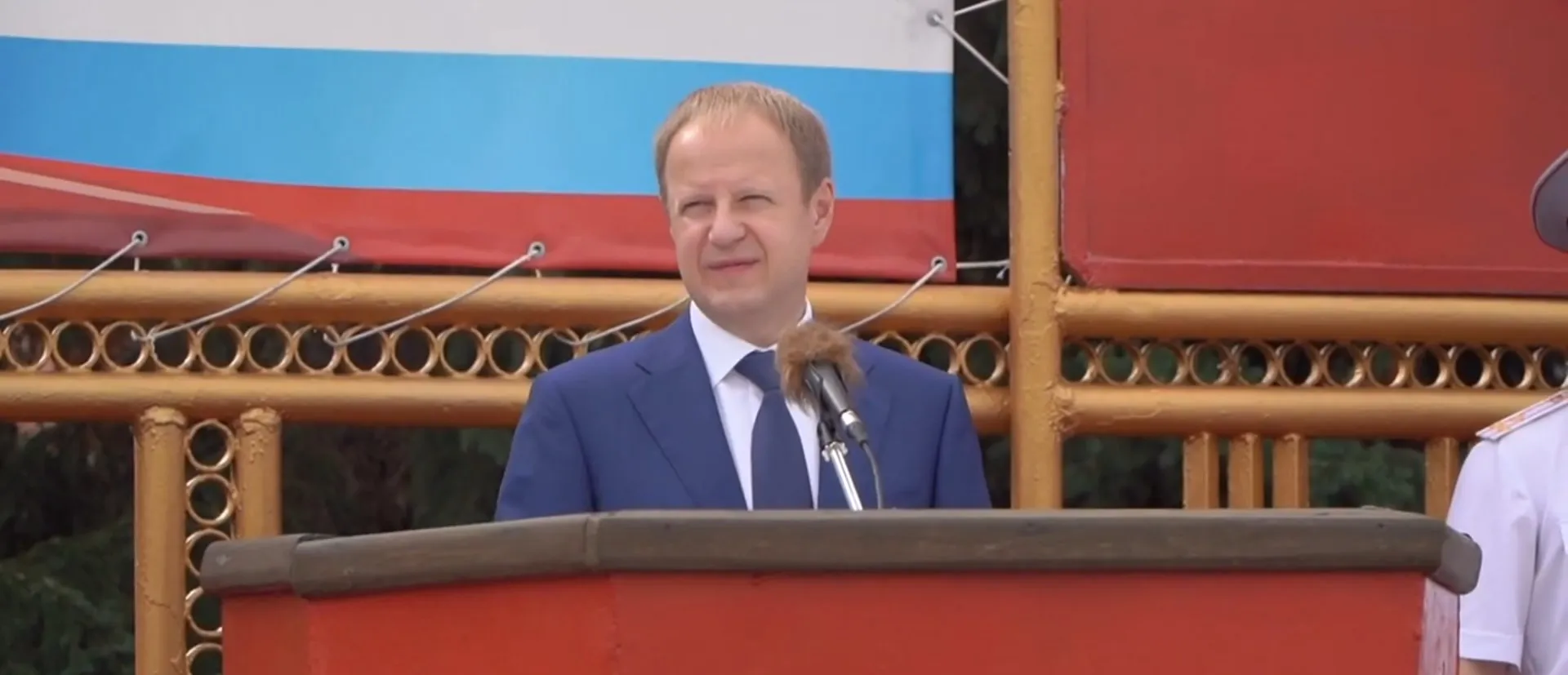 Губернатор Виктор Томенко поздравил выпускников Барнаульского юридического института Губернатор Виктор Томенко поздравил выпускников Барнаульского юридического института