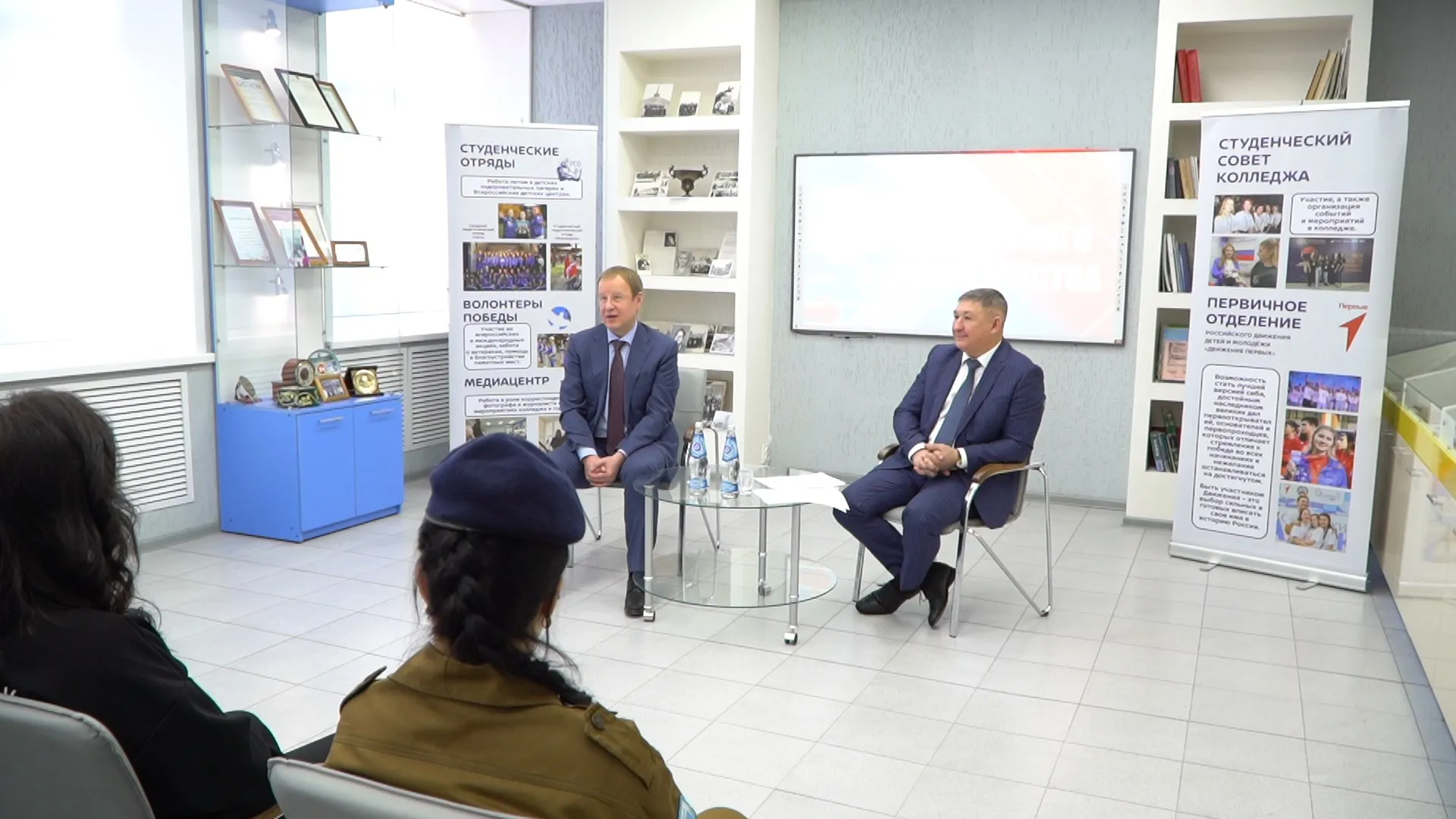 Губернатор Виктор Томенко посетил вузы в Барнауле в День студента Губернатор Виктор Томенко посетил вузы в Барнауле в День студента