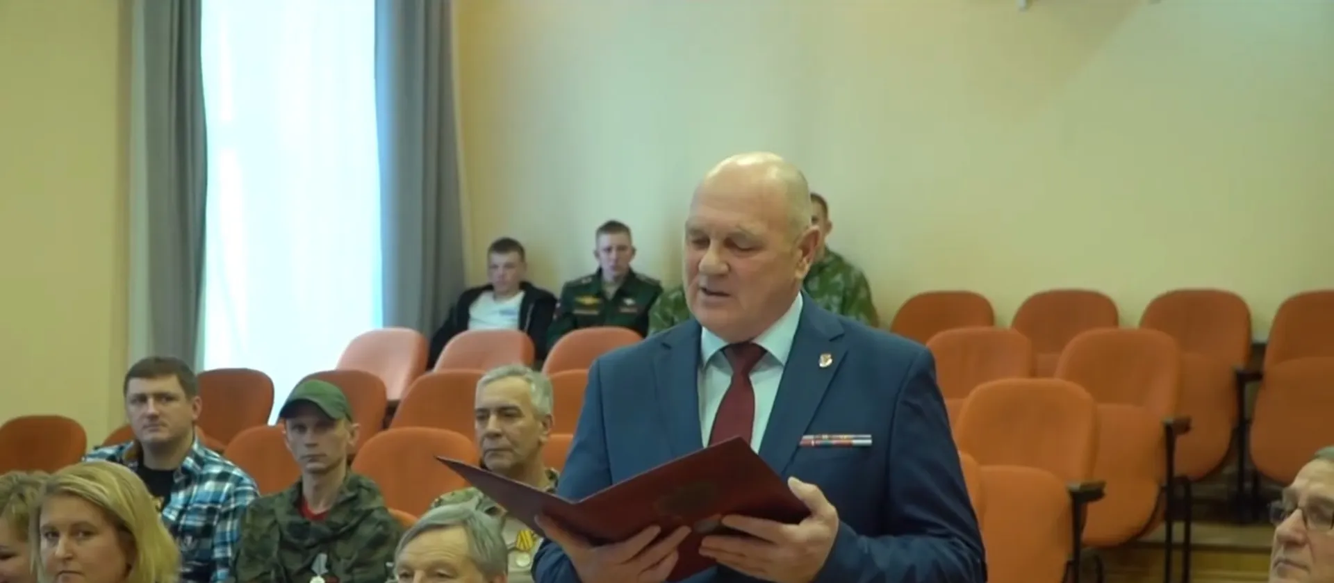 Первые удостоверения ветеранов боевых действий получили бойцы ЧВК «Вагнер» в Барнауле Первые удостоверения ветеранов боевых действий получили бойцы ЧВК «Вагнер» в Барнауле