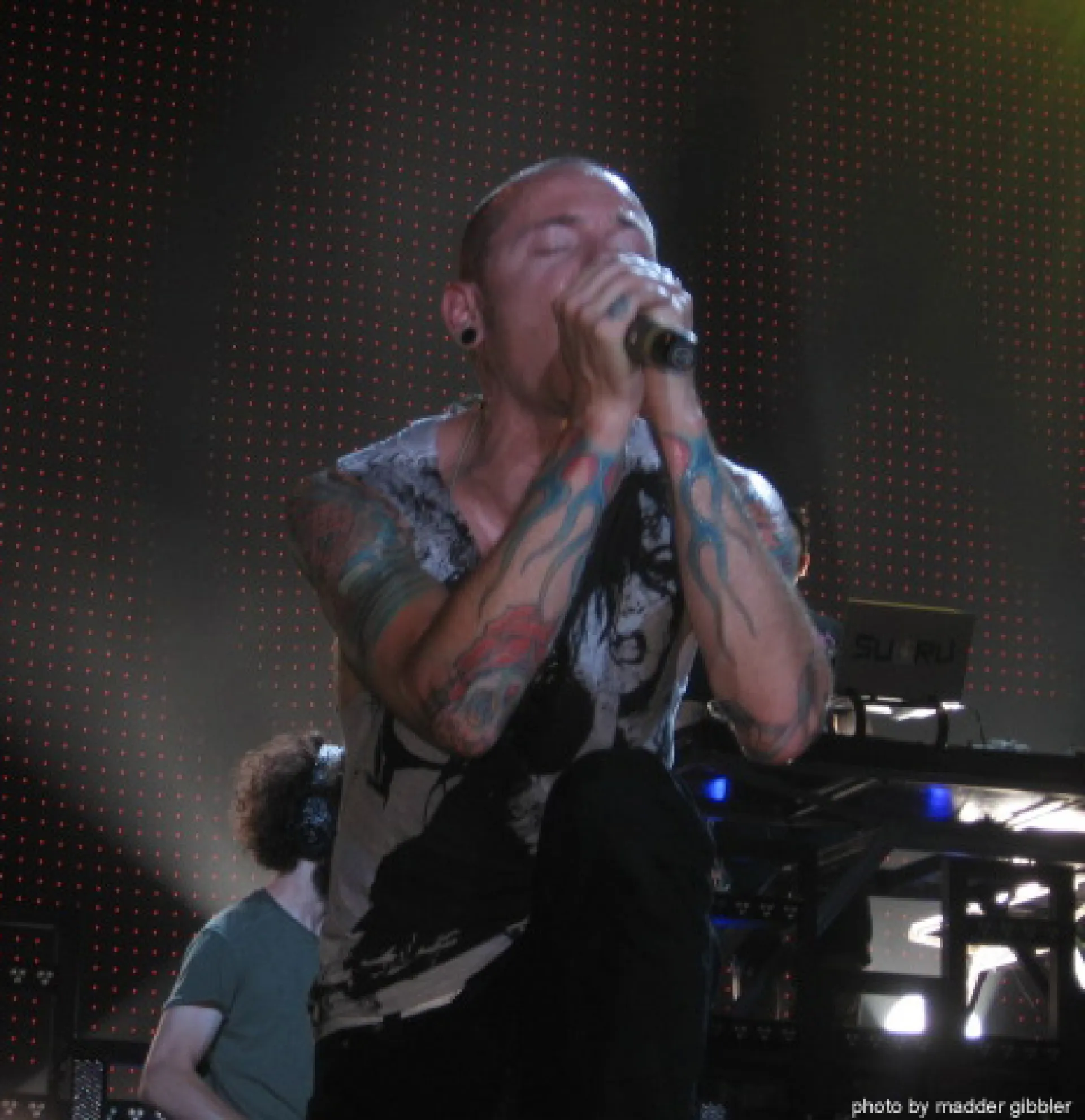 Рок-группа Linkin Park выпустила не изданную ранее композицию с вокалом умершего солиста Рок-группа Linkin Park выпустила не изданную ранее композицию с вокалом умершего солиста