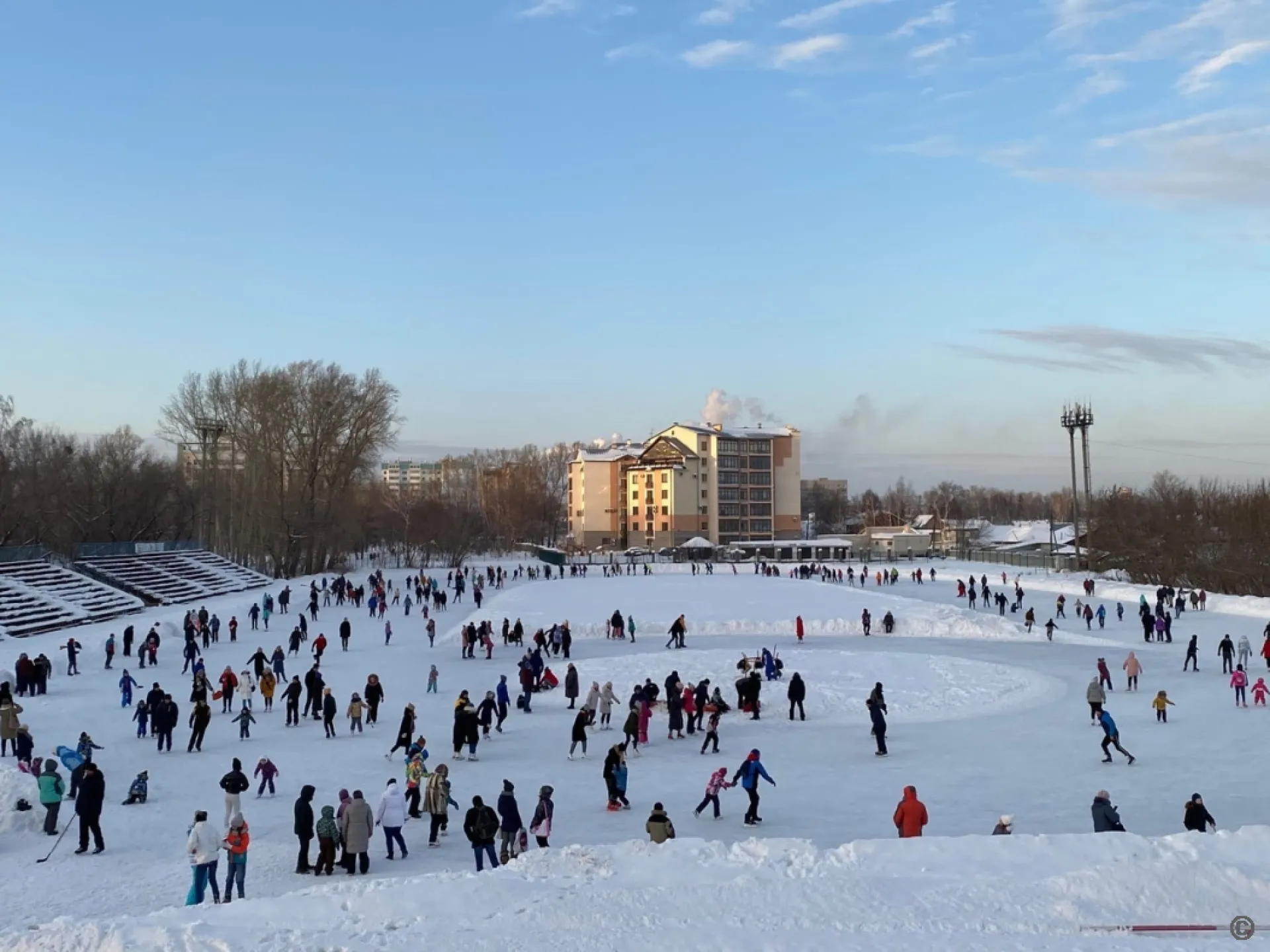 В Барнауле открылся самый большой городской каток В Барнауле открылся самый большой городской каток