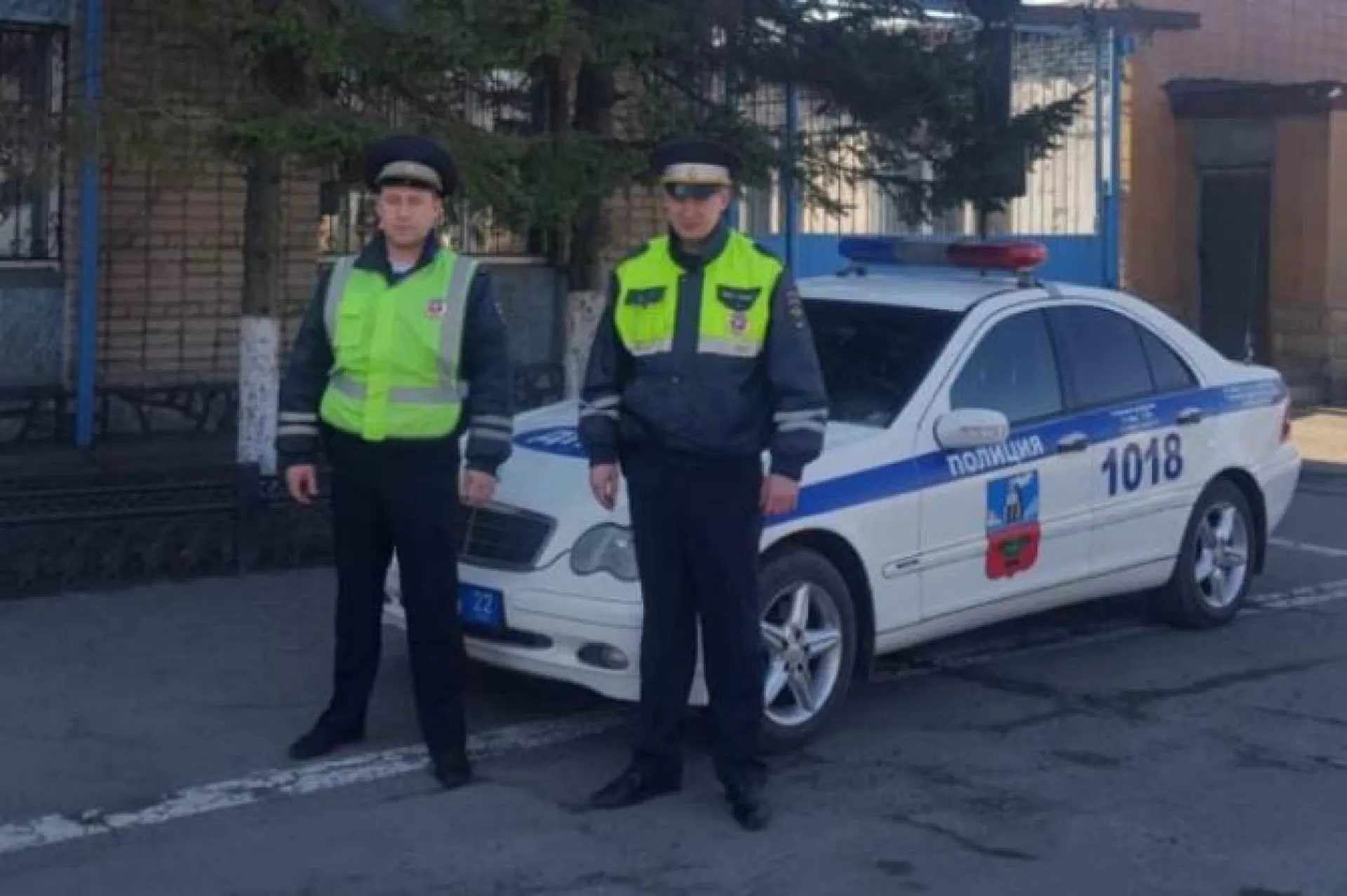 Экипаж ГИБДД в Алтайском крае задержал мужчину, находившегося в федеральном розыске