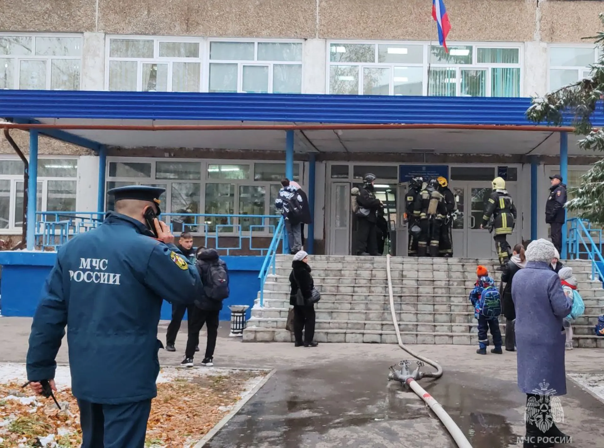 В барнаульском лицее № 101 произошёл пожар В барнаульском лицее № 101 произошёл пожар