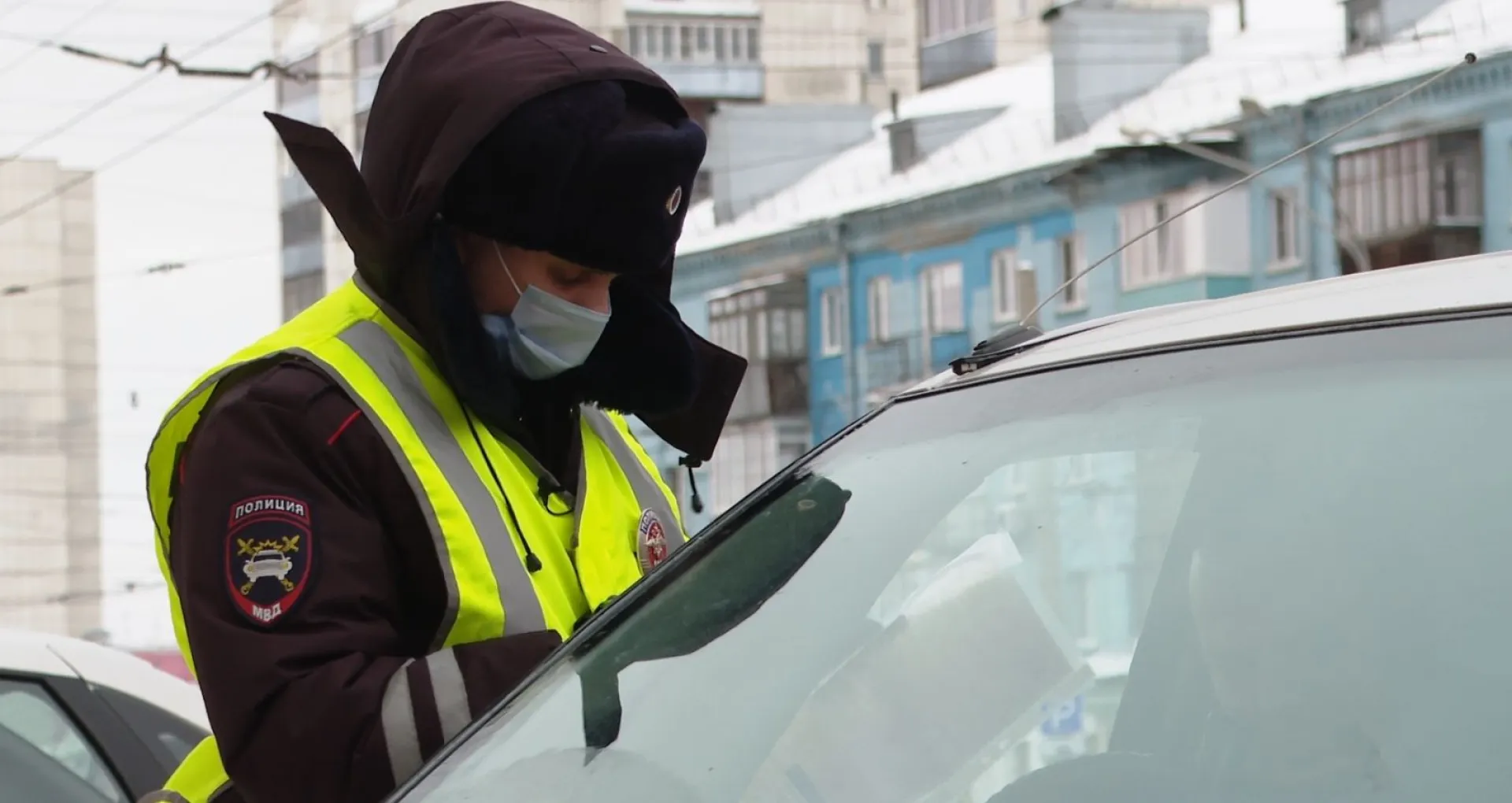 Сплошные проверки должников проводят на дорогах Барнаула Сплошные проверки должников проводят на дорогах Барнаула