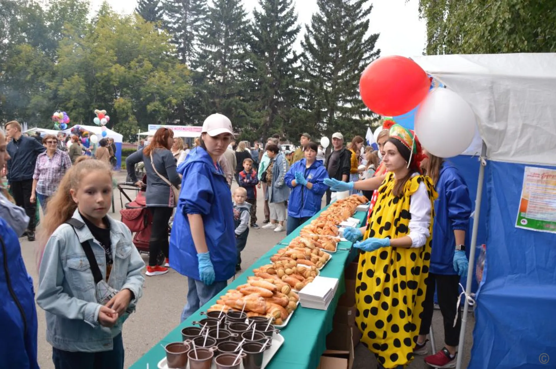 В Барнауле в честь Дня города прошло «Русское чаепитие» В Барнауле в честь Дня города прошло «Русское чаепитие»