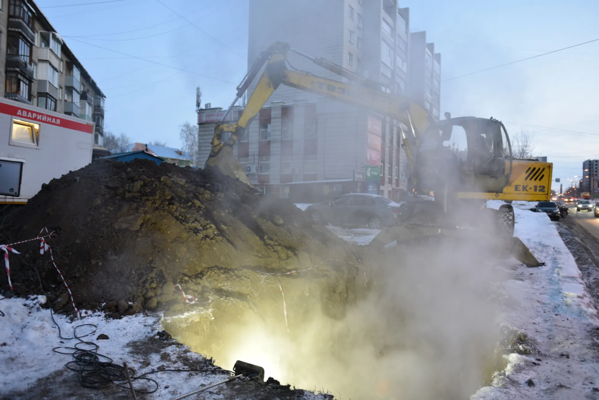 Повреждение теплосетей на улице Северо-Западной в Барнауле устранили Повреждение теплосетей на улице Северо-Западной в Барнауле устранили