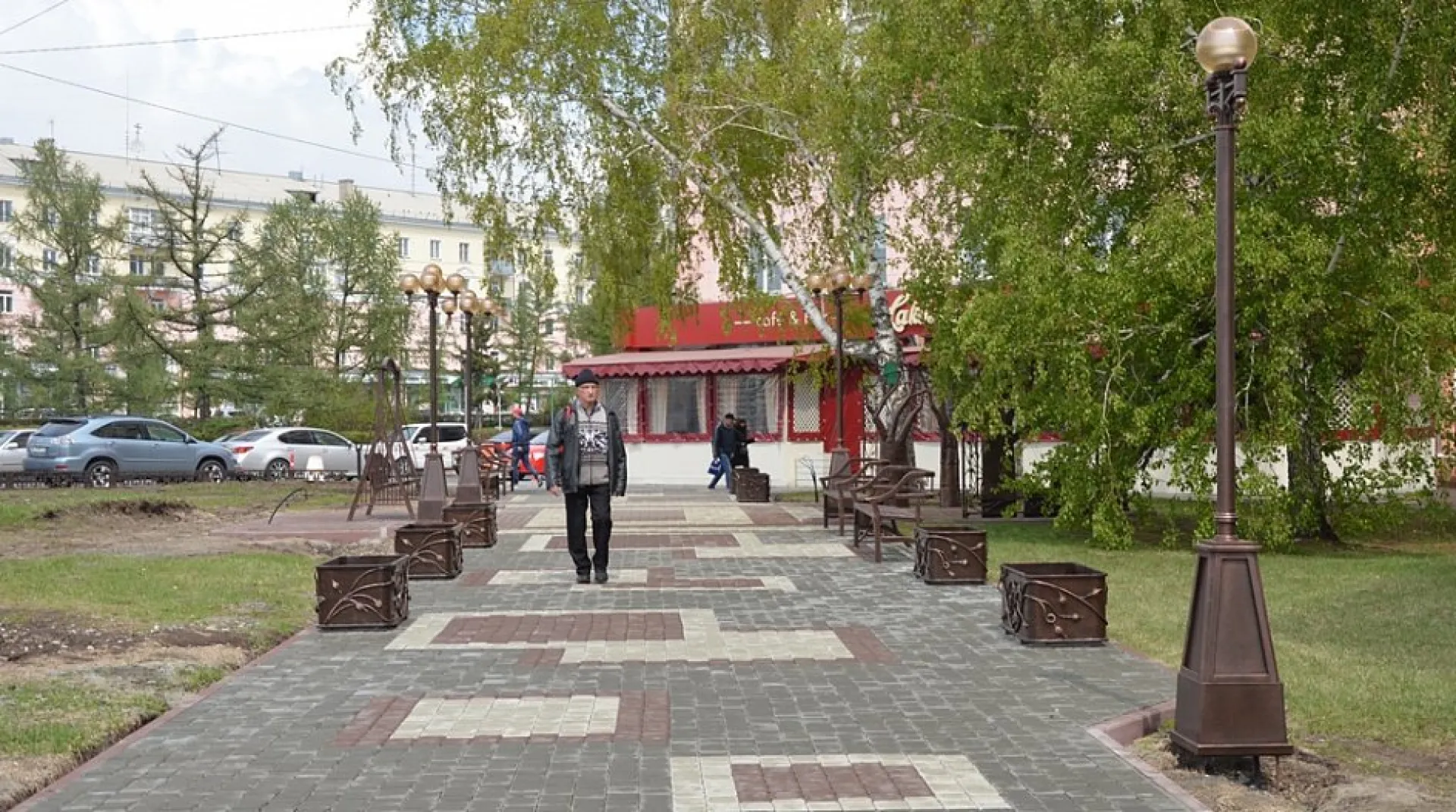 Зеленый уголок рядом с Нулевым километром благоустраивают в Барнауле Зеленый уголок рядом с Нулевым километром благоустраивают в Барнауле