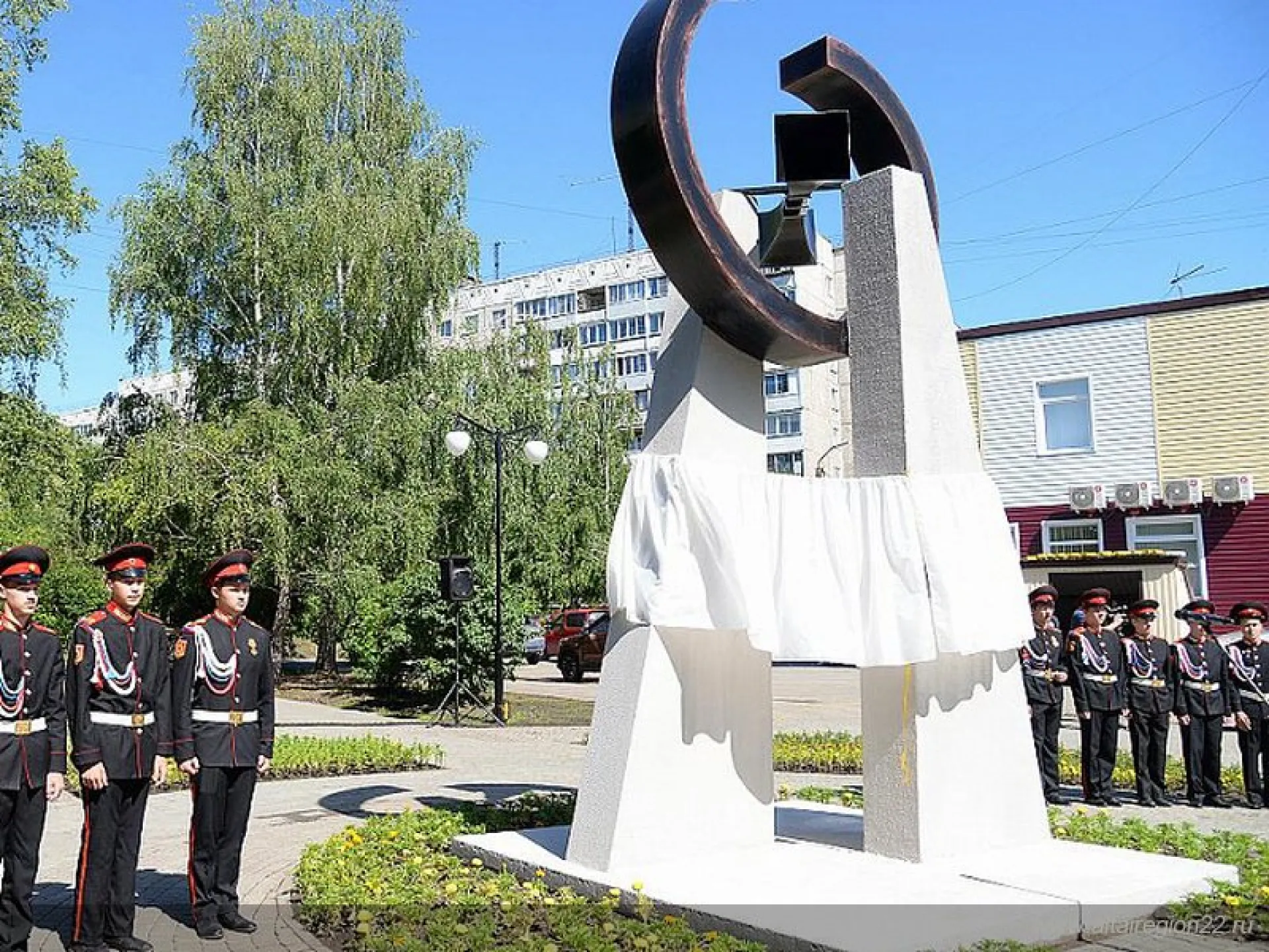 Памятный знак, посвященный 75-летию полного освобождения Ленинграда от фашистской блокады, установили в Барнауле Памятный знак, посвященный 75-летию полного освобождения Ленинграда от фашистской блокады, установили в Барнауле