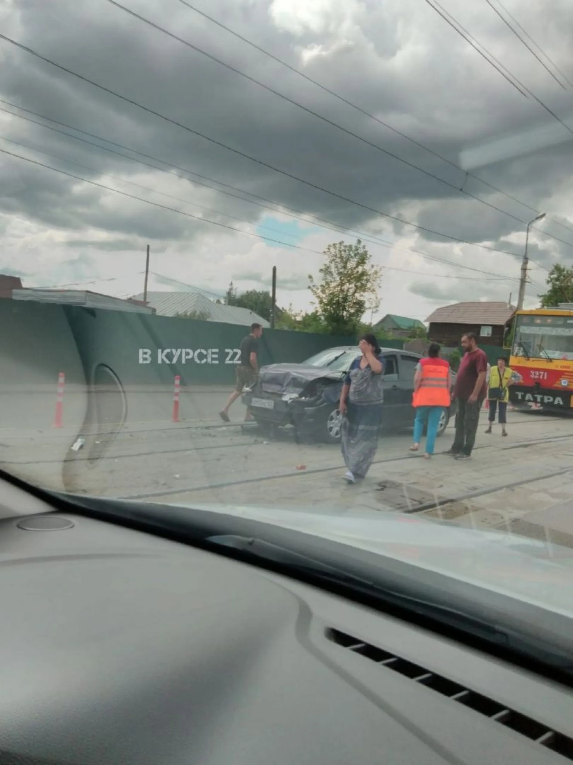 Авария на трамвайных путях произошла в Барнауле