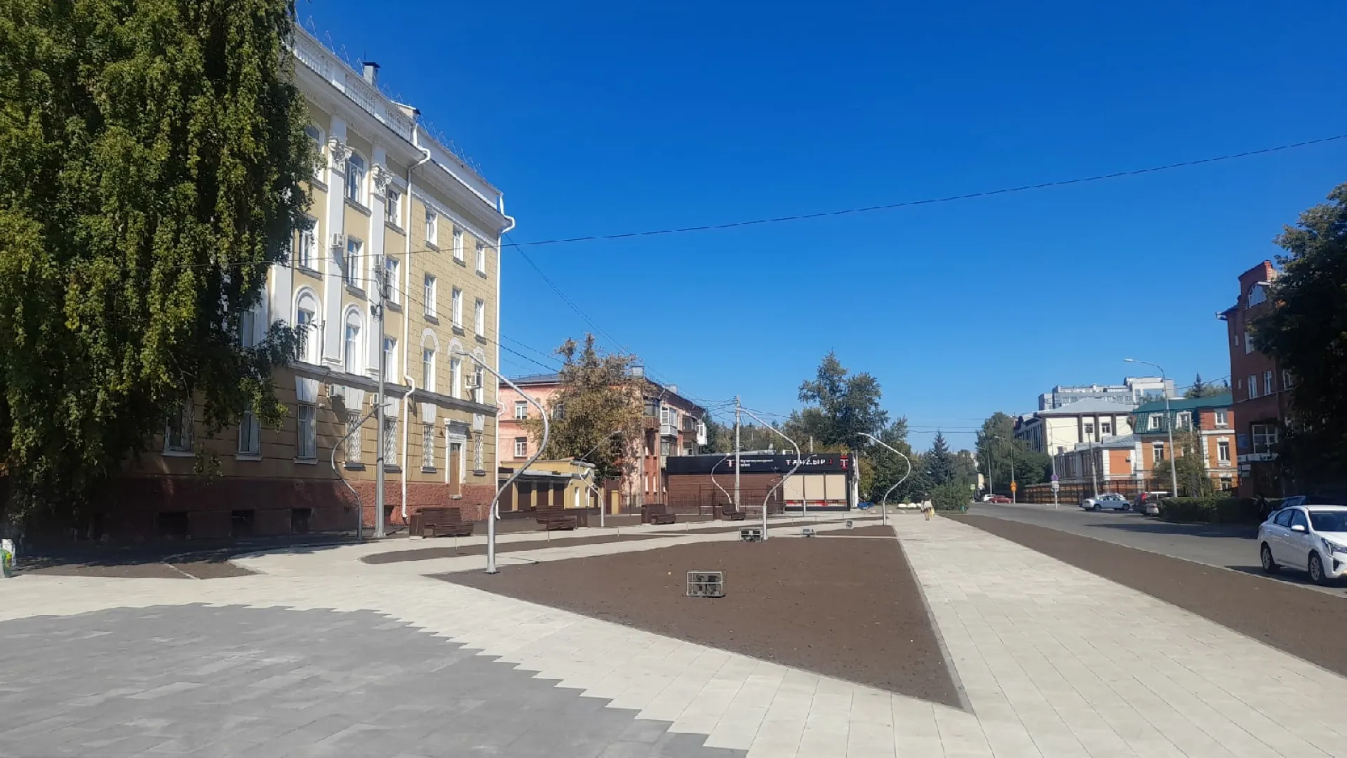 Барнаульцам запретят парковать личный транспорт вдоль сквера Медиков Барнаульцам запретят парковать личный транспорт вдоль сквера Медиков